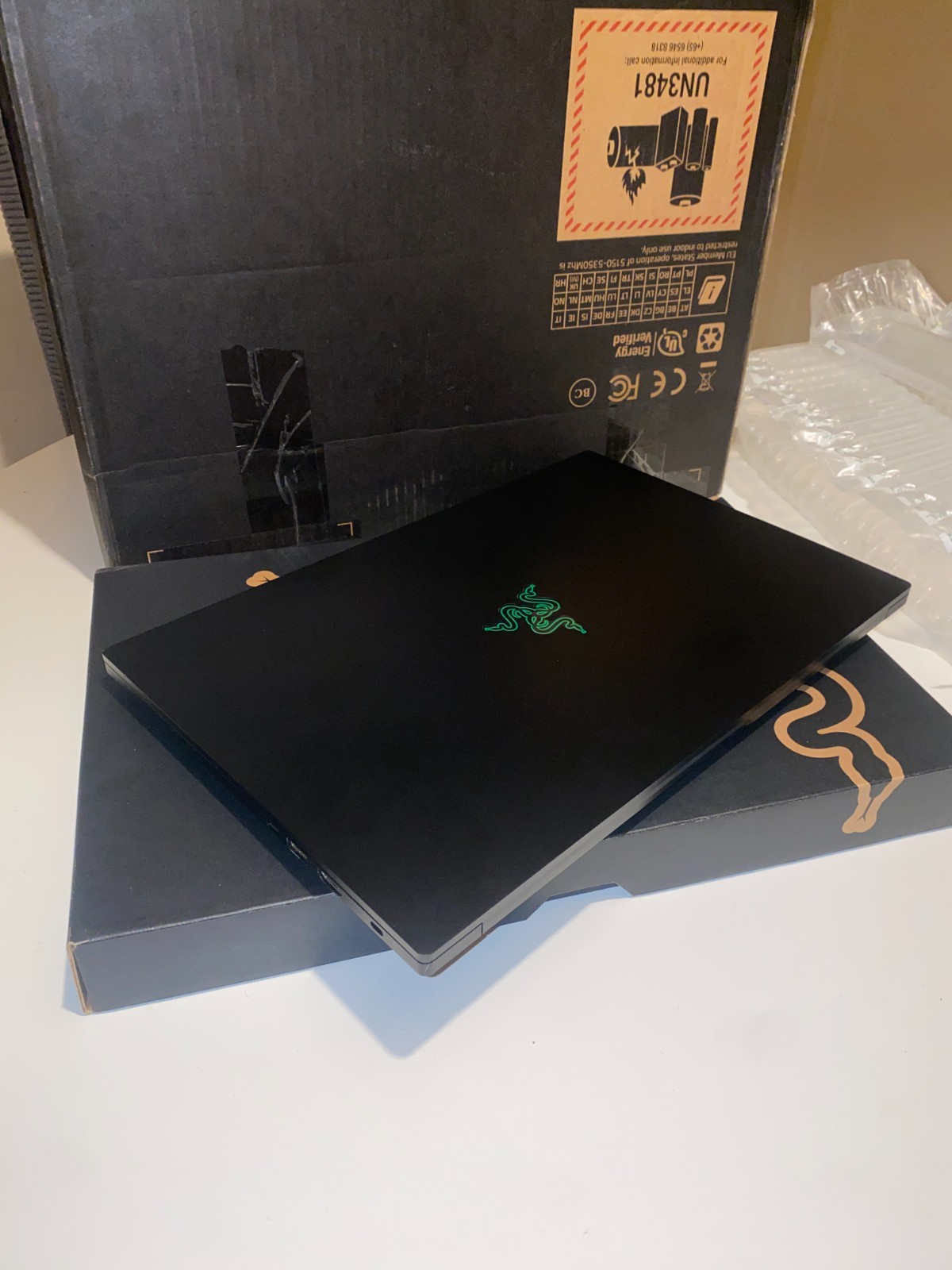 Razer Blade 15 Advanced Model 15.6″ 1TB SSD i7