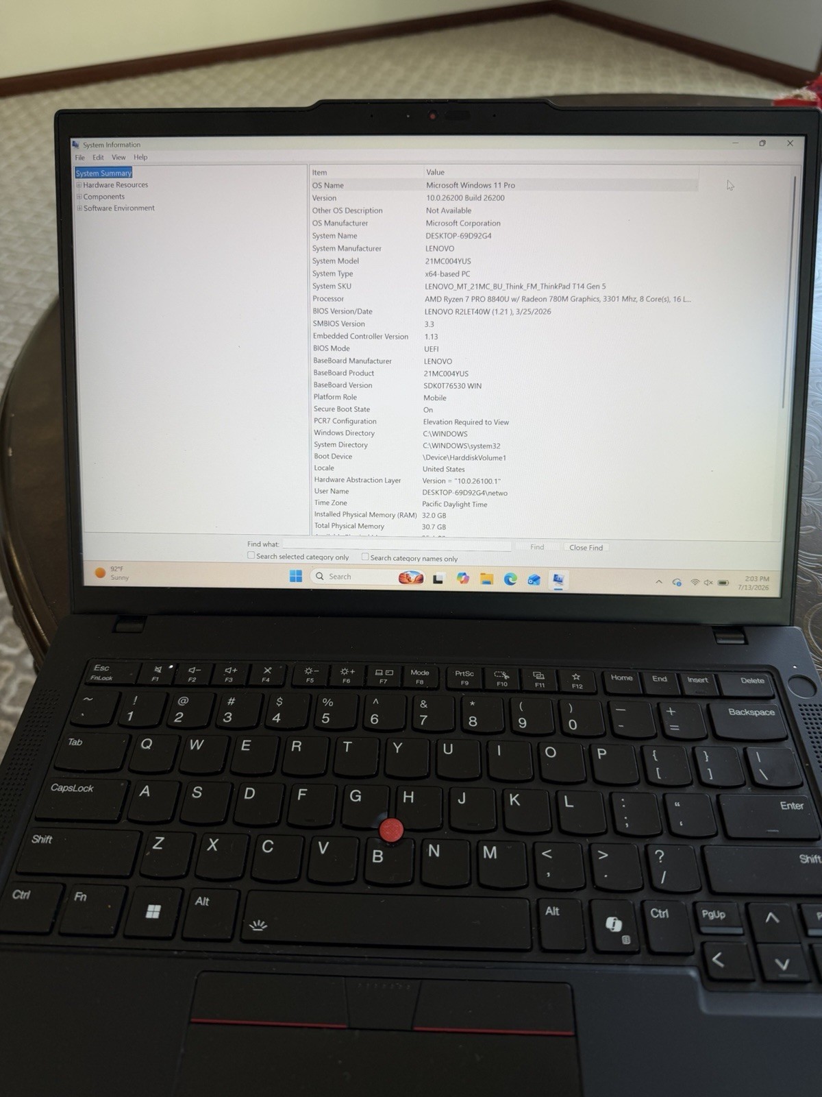 Lenovo ThinkPad T14 Gen 5 14in Ryzen 7 PRO 8840U 32GB 512GB SSD W11 Pro – 9.8/10