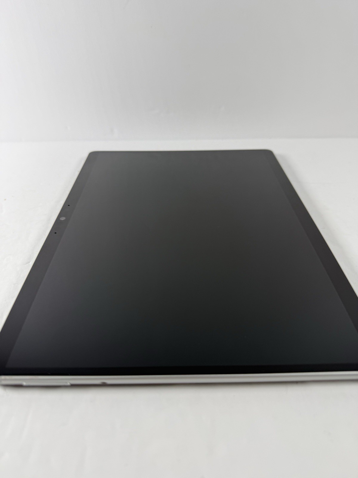 Microsoft Surface Pro 8 (1982) i5-1145G7 – 16GB RAM – 256GB 120Hz – Win 11 Pro