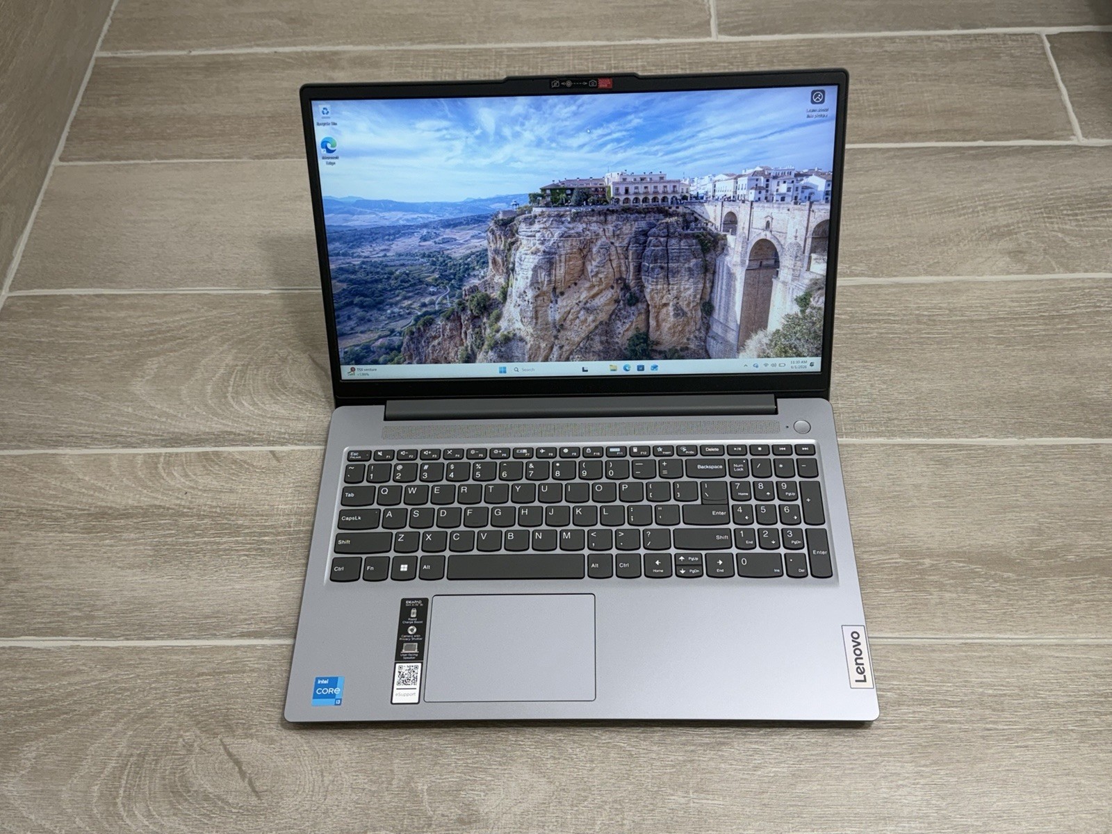 Lenovo IdeaPad Slim 3 15IAN8 15.6″ FHD Core i3-N305 8GB RAM 128GB SSD Win-11