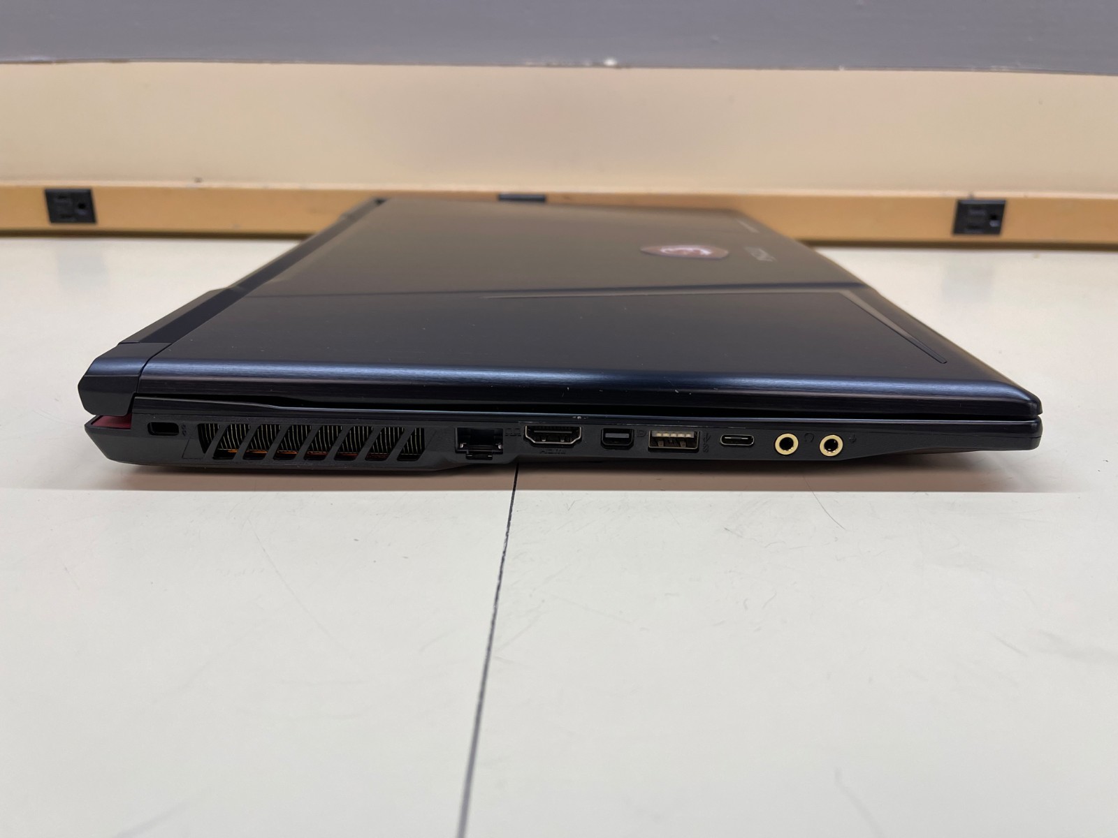 MSI GE63 Raider RGB 9SE GeForce RTX 2060 i7-9750H 32GB RAM 500GB SSD 1TB HDD