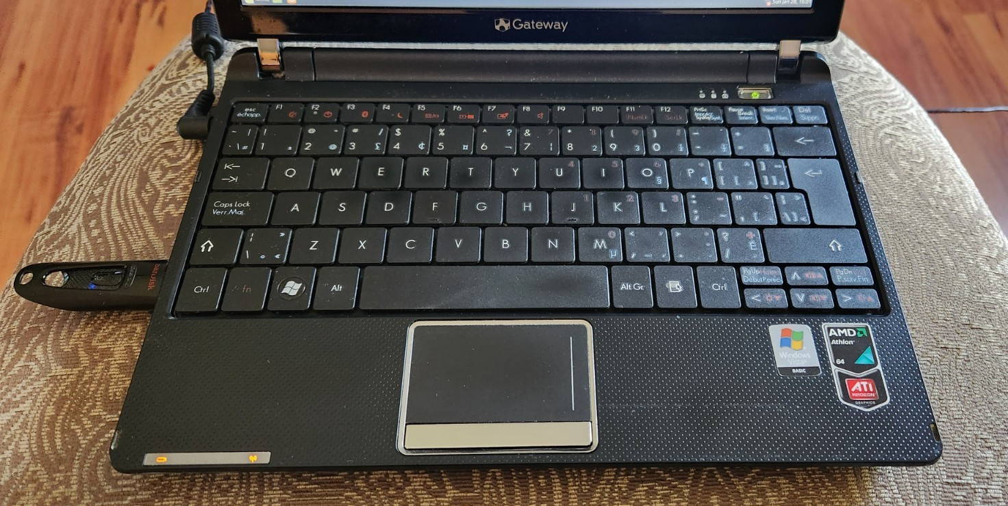 Gateway Notebook, 11.5″, LT3111h, Athlon 64 L110 1200MHz, 1GB RAM, 160GB, NO OS