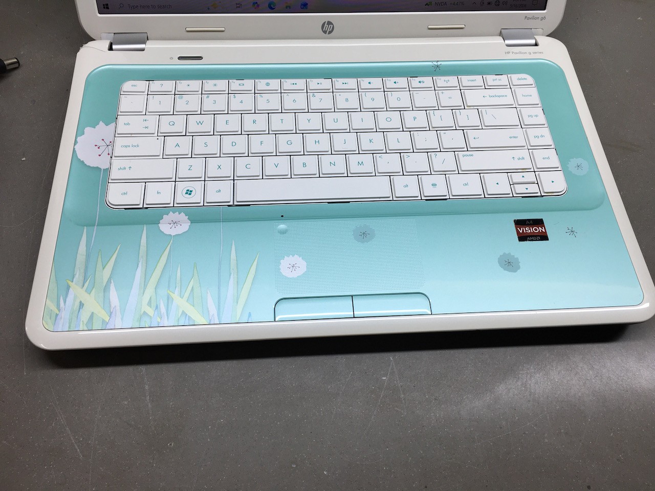 HP Pavilion G6 AMD A4-3300M 1.90GHz 6GB 120GB SSD [ Flowers ] Windows 10