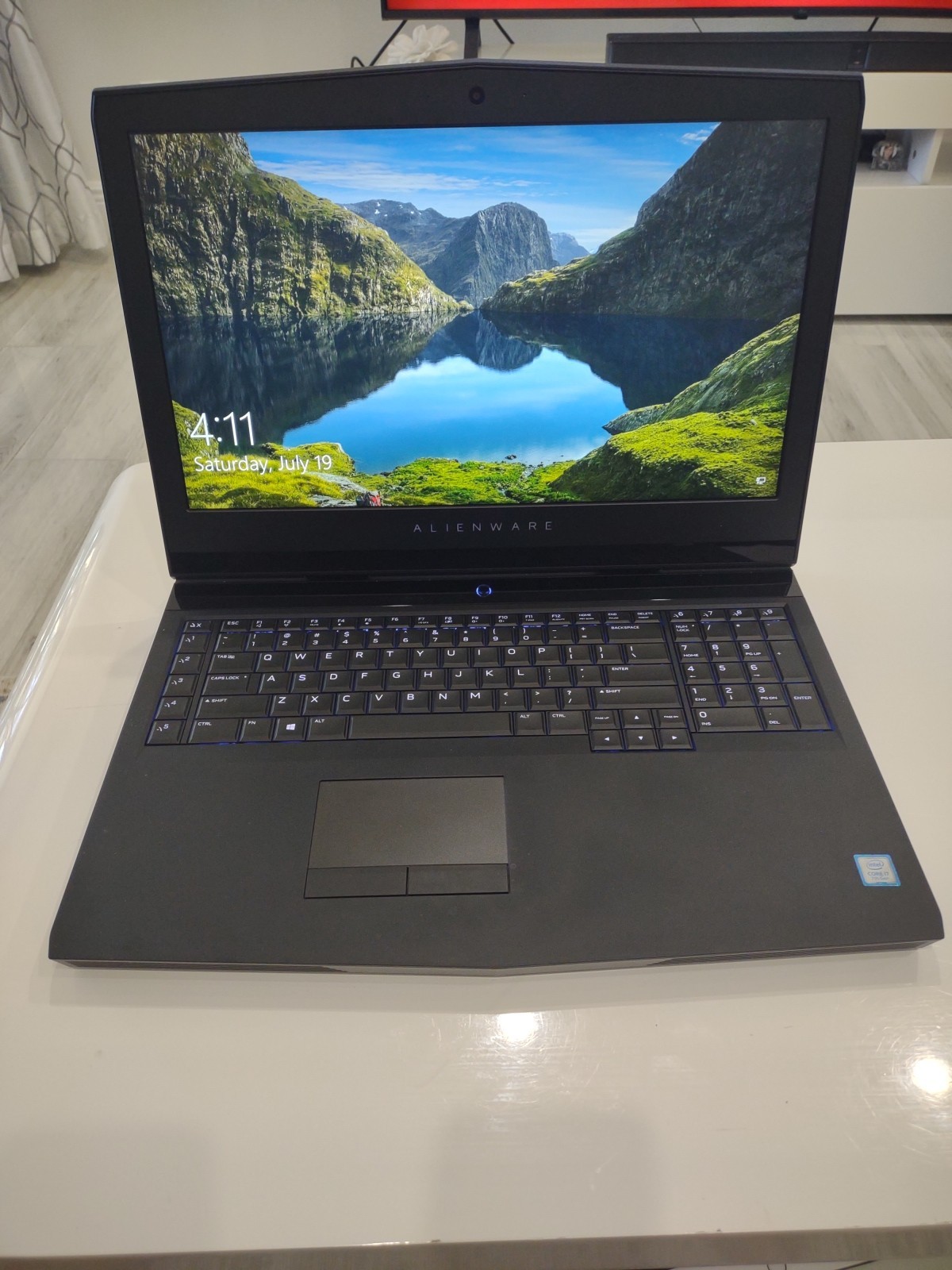 Dell Alienware 17 R4 Gaming 120Hz 2.90GHz i7-7820HK 16GB 1TB HDD GeForce GTX1080