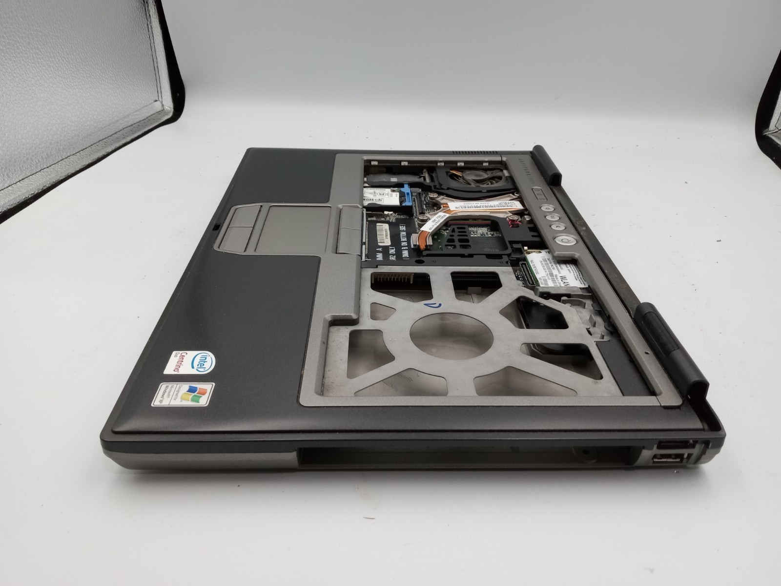 Dell Latitude D630 14″ Laptop Intel Core 2 Duo – SHORTS ADAPTERS -RR
