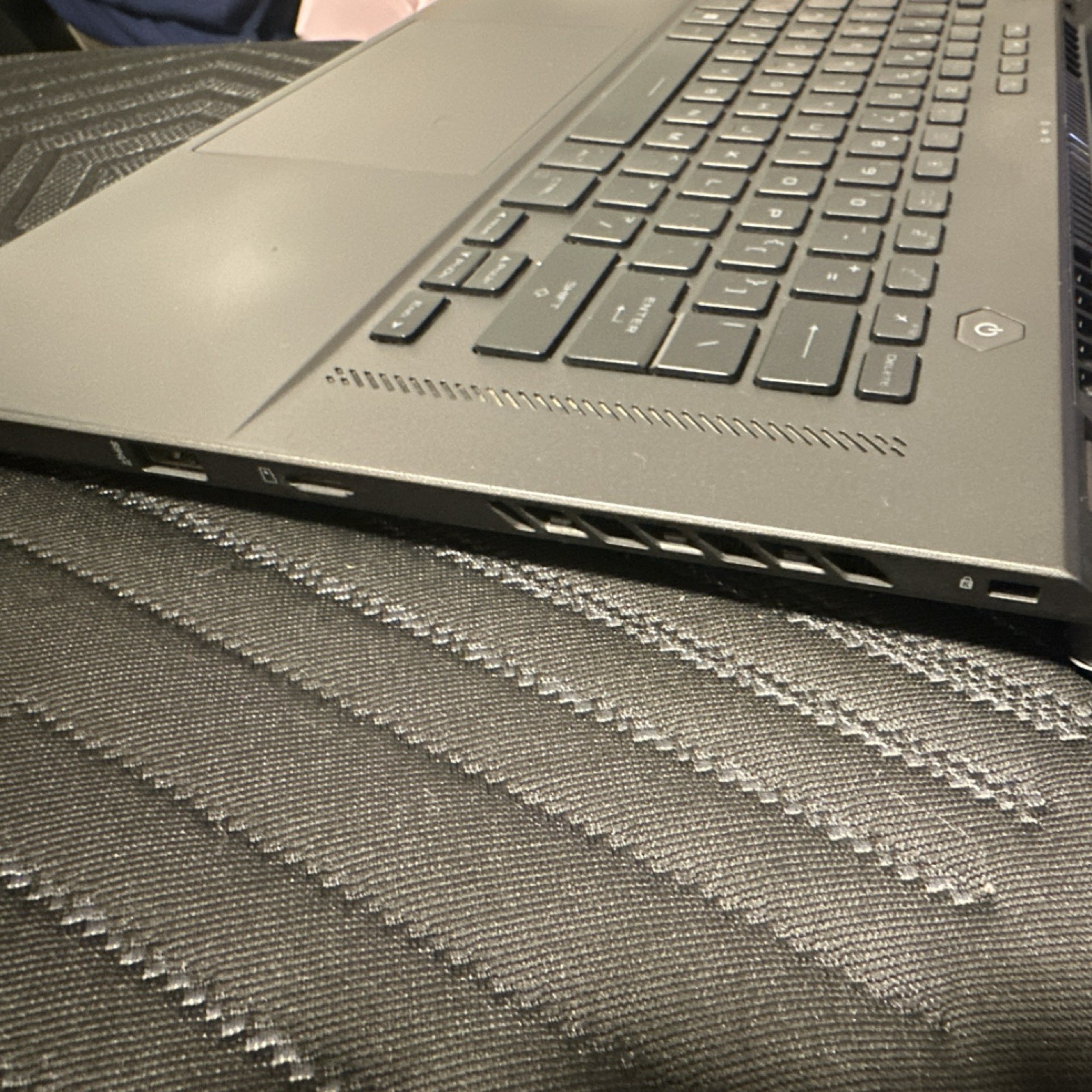 ASUS ROG Zephyrus G15 Ryzen 9 6900HS RTX 3060 16GB 476GB SSD 15.6″ QHD Win 11