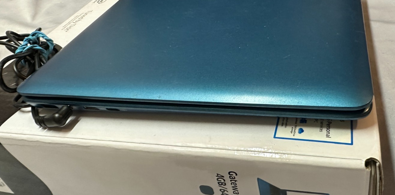 Gateway 14.1″ (64GB eMMC, Intel Celeron, 4GB RAM) Ultra Slim Notebook-USED/WORKS