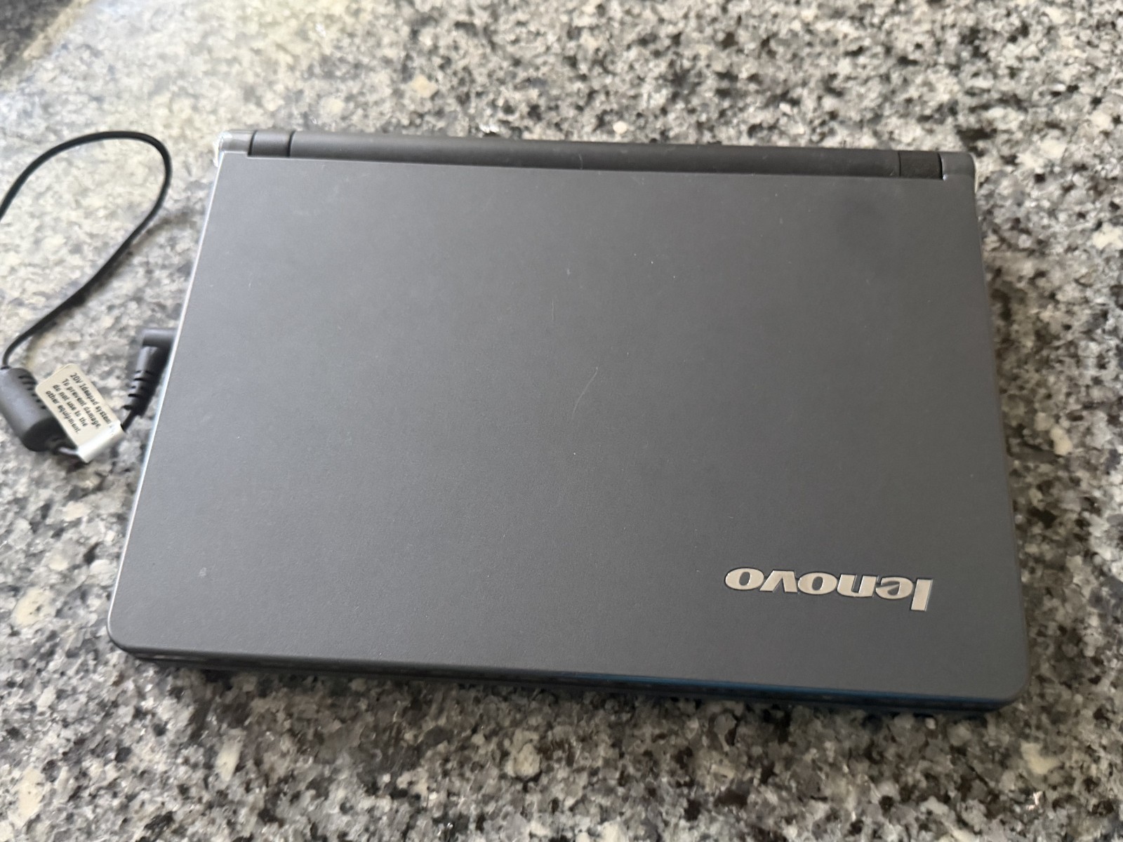 Lenovo IdeaPad S10e, netbook, 10.1″, / 1GB / 160GB / Win XP Home READ