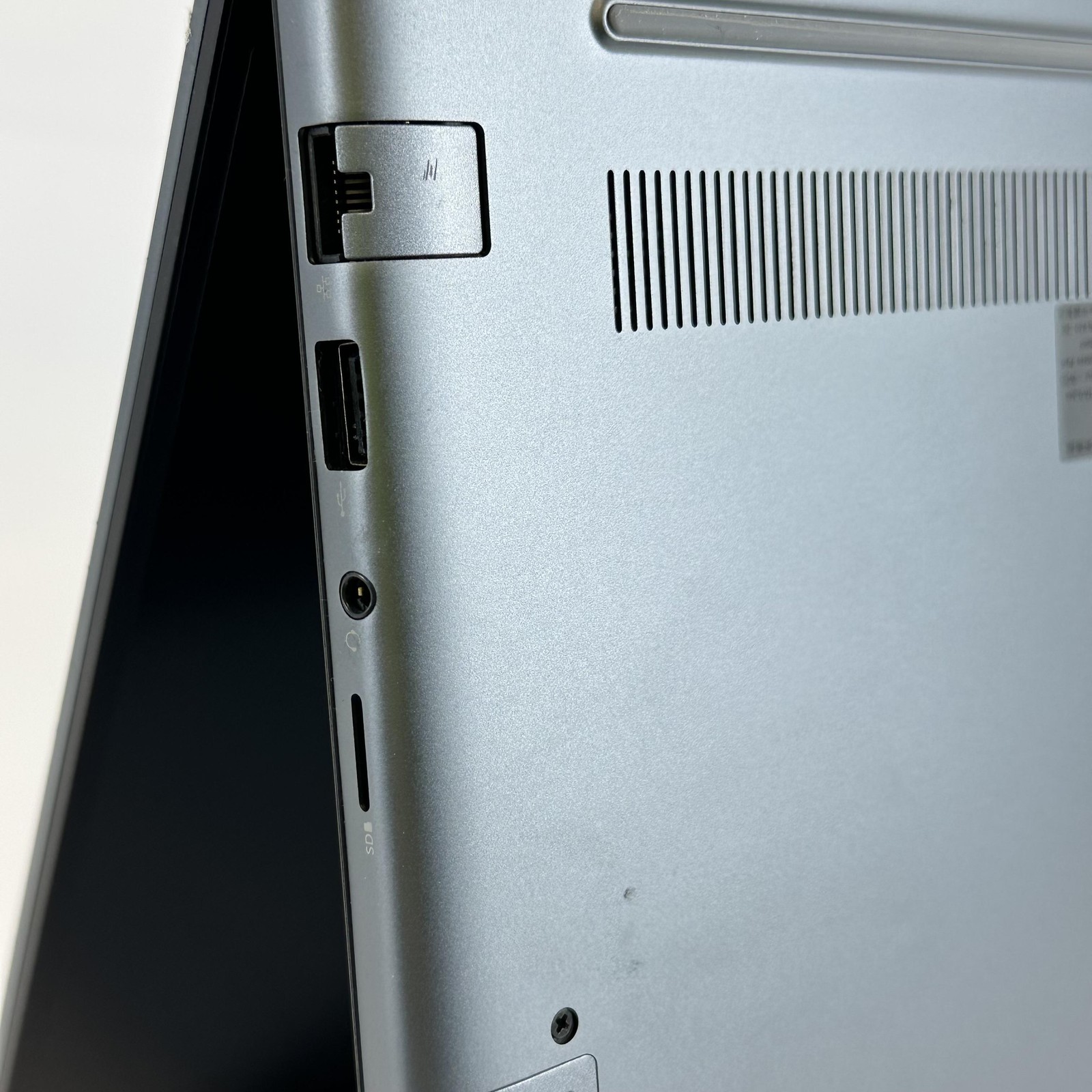 Dell Vostro 5590 15.6 FHD i7-10510U 1.80GHz 16GB 512GB MX250 BAD HEADPHONE JACK