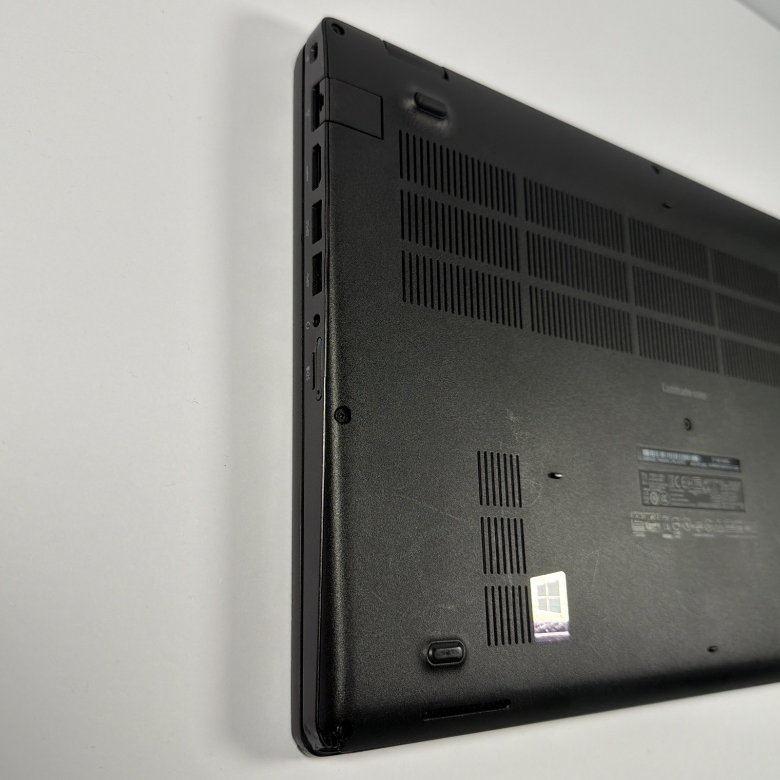 Dell Latitude 5500 15.6″ Intel Core i5-8365U 16GB RAM 256GB NVMe Win11Pro – READ