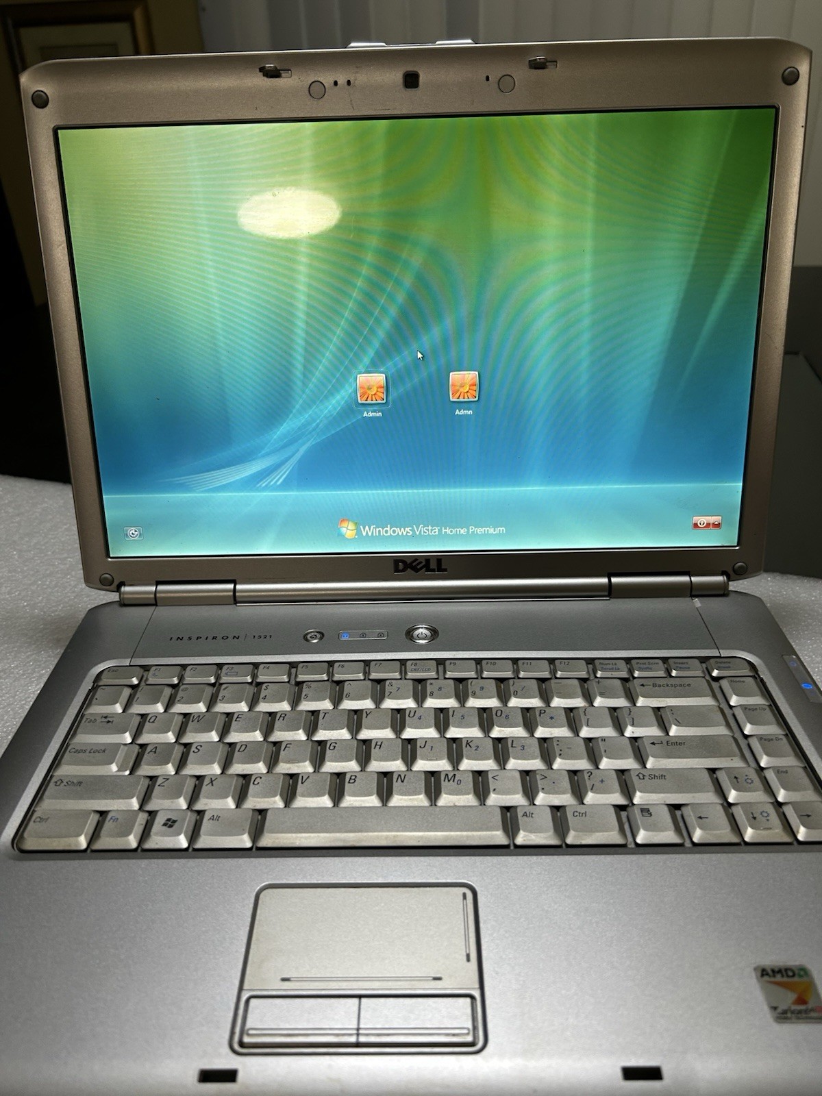 Dell Inspiron 1521 AMD Turion 64 X 512 Mb 1.60 GHz 80GB HDD -No Power Adapter