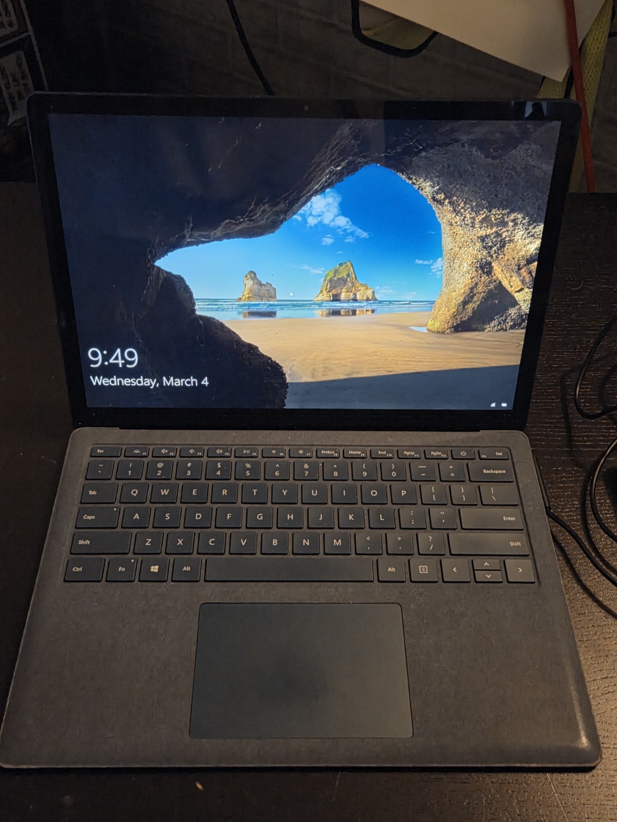 Microsoft Surface Laptop 3 1867 13.5″ i5-1035G7 1.5GHz 8GB RAM 128GB W/Charger
