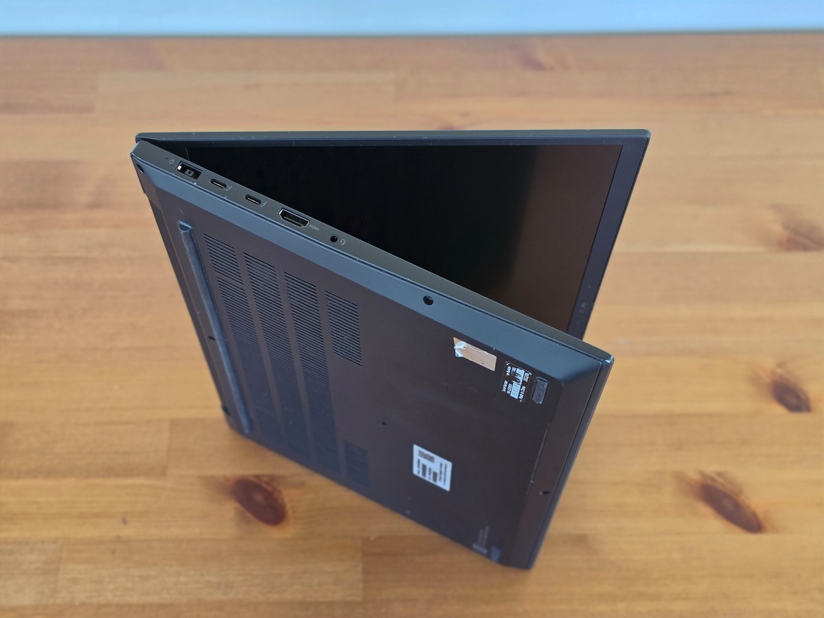 Lenovo ThinkPad X1 Extreme Gen 4 i7-11850H 16″ 4K 3840×2400 16GB NVIDIA RTX 3050
