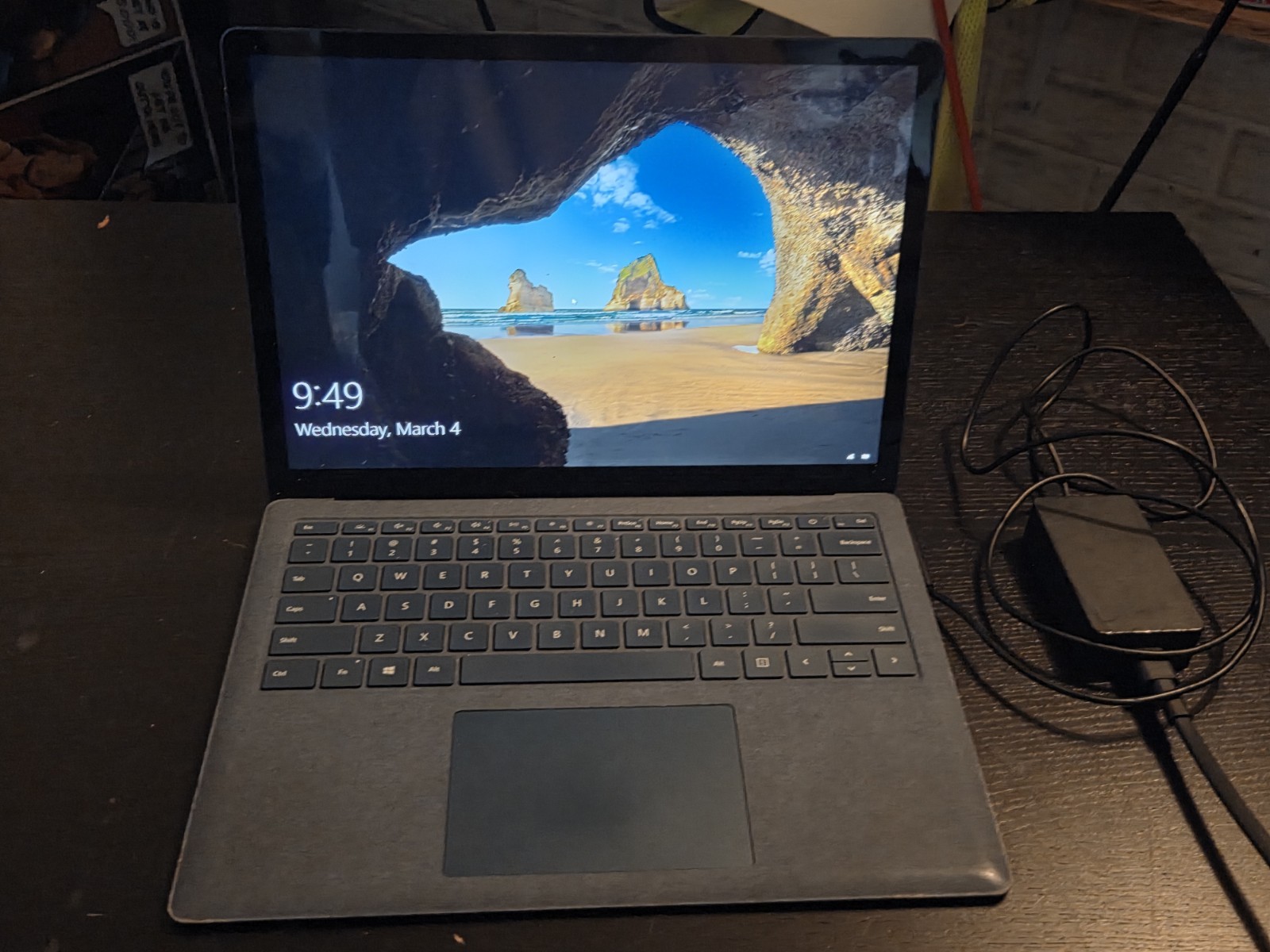 Microsoft Surface Laptop 3 1867 13.5″ i5-1035G7 1.5GHz 8GB RAM 128GB W/Charger