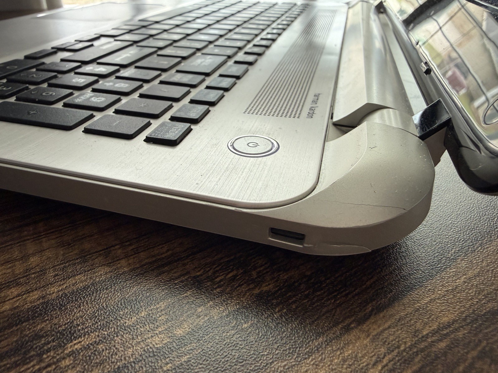 Toshiba Satellite S55-B5280 Laptop, intel i7 processor, harmon/kardon speakers