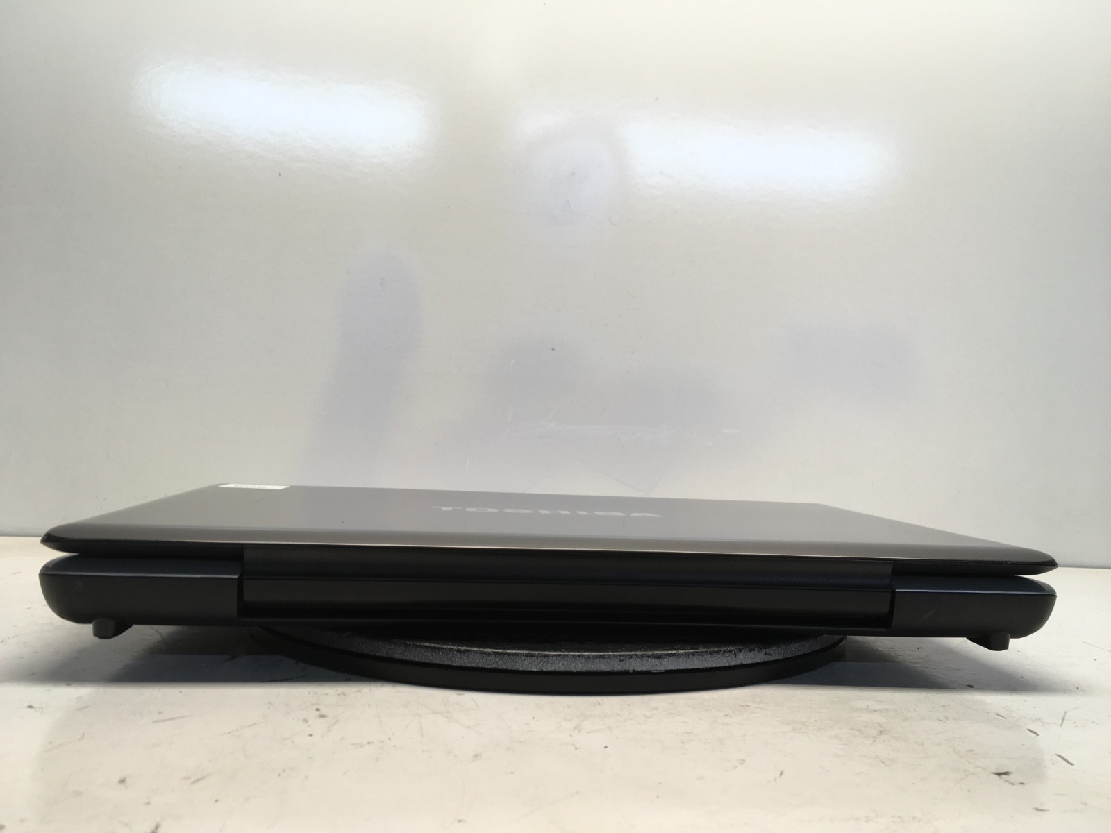 Toshiba Satellite L550 Intel Pentium Dual-Core T4400 2.2GHz 1 GB NO HDD/Battery