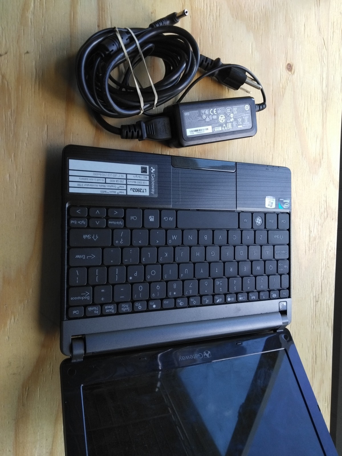 Gateway LT2802u 10.1″ Netbook-Intel Atom N455-120GB SSD-2GB RAM-Windows 7-Office
