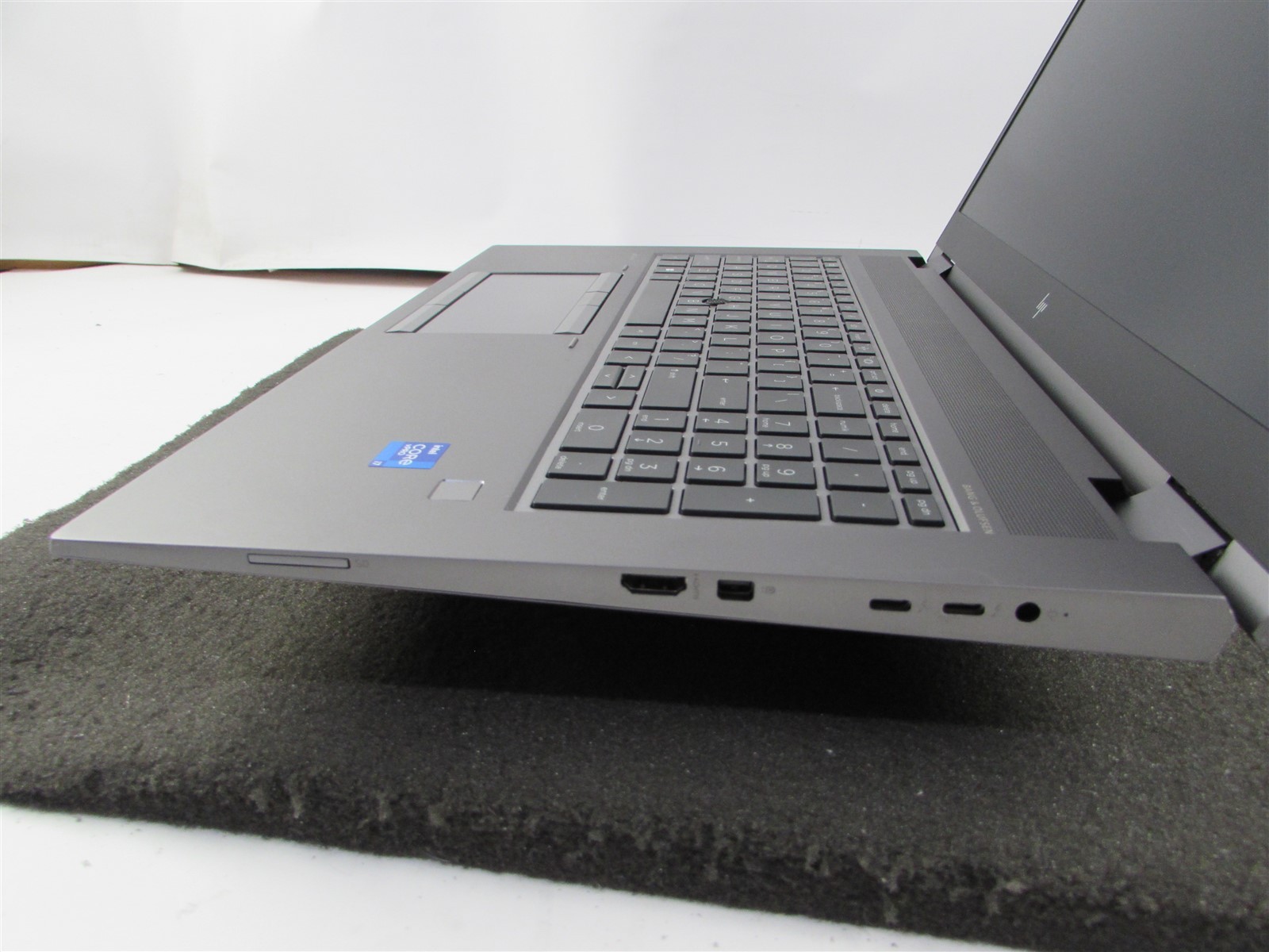 HP ZBOOK FURY 17 (G8) CORE I7-11850H 1TB SSD 32GB RAM RADEON PRO W6600M NO O.S