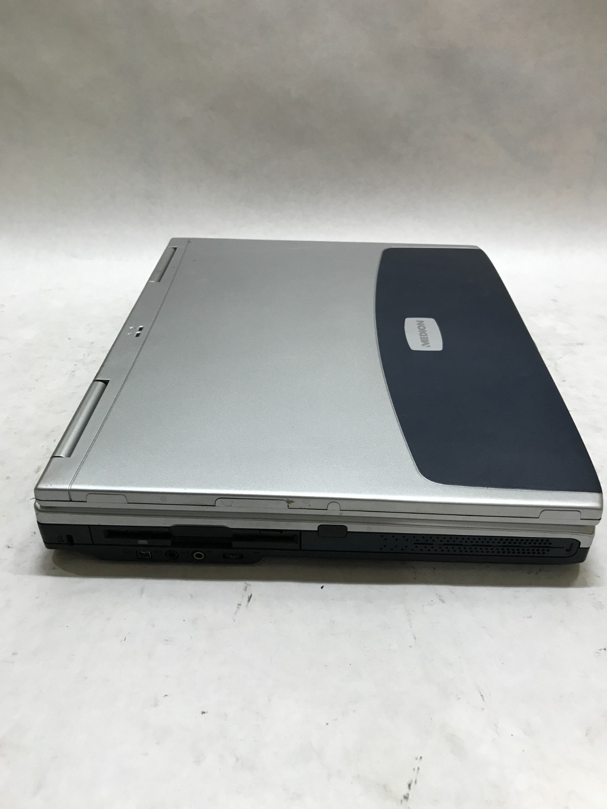 Medion MD 5275 15″ Intel Pentium 4 512MB RAM NO HDD/OS For Parts READ DESC! – DW