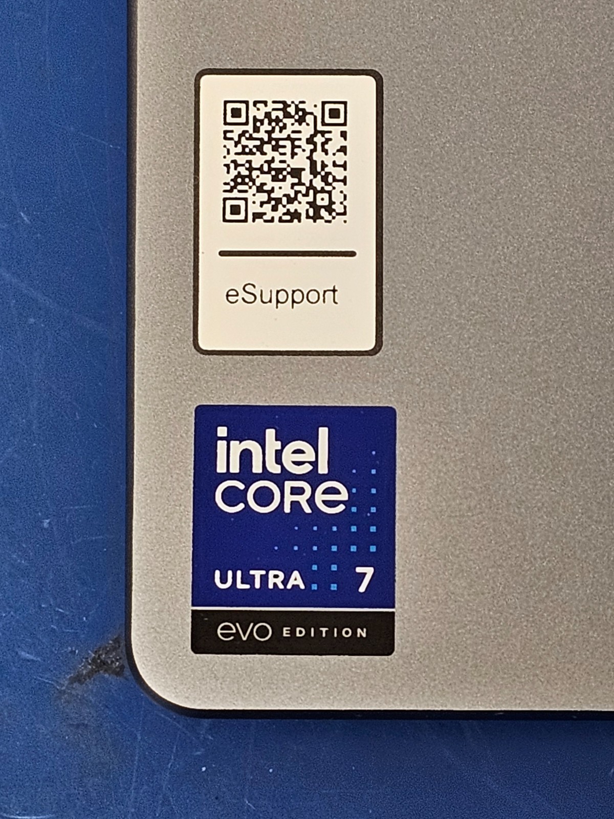 Lenovo Slim 7 14ILL10, Intel Core Ultra 7 258V, 2.20 GHz, 32 GB RAM, 1 TB NVMe