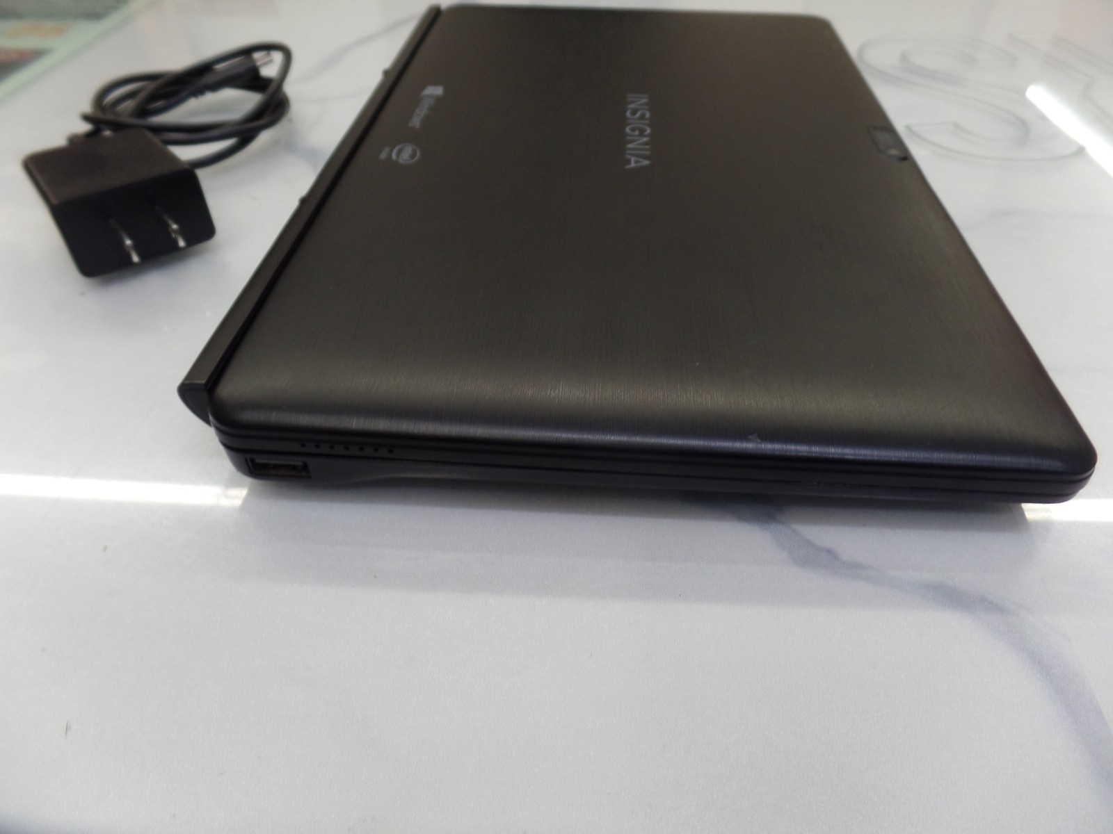 11.6″ Insignia NS-P11W7100 2GB 32GB Windows 10 1.44Ghz Intel Laptop Black