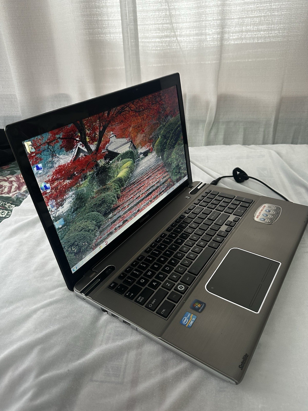 Toshiba Satellite P875-S7200- Windows 7 Home Edition 16GB RAM-Kingston SSD 480GB