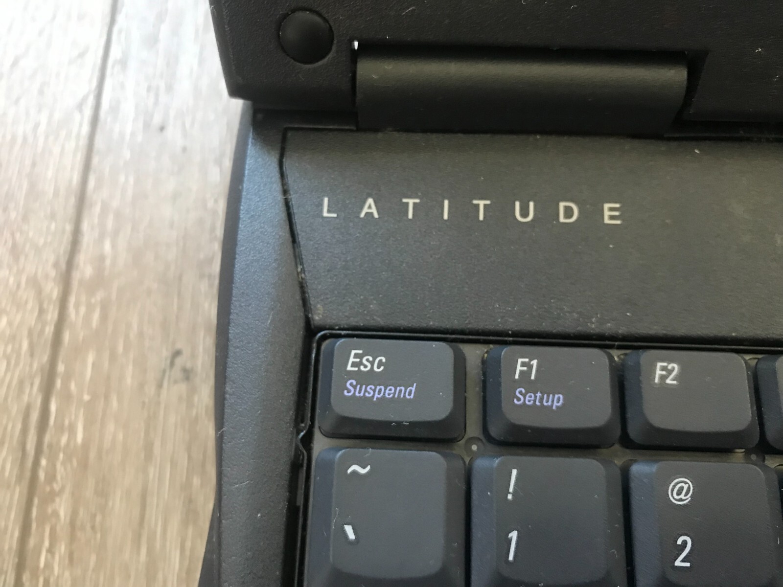 Dell Latitude C500 14″ Intel Celeron 700 MHz 256MB RAM 20GB HDD Win XP PRO