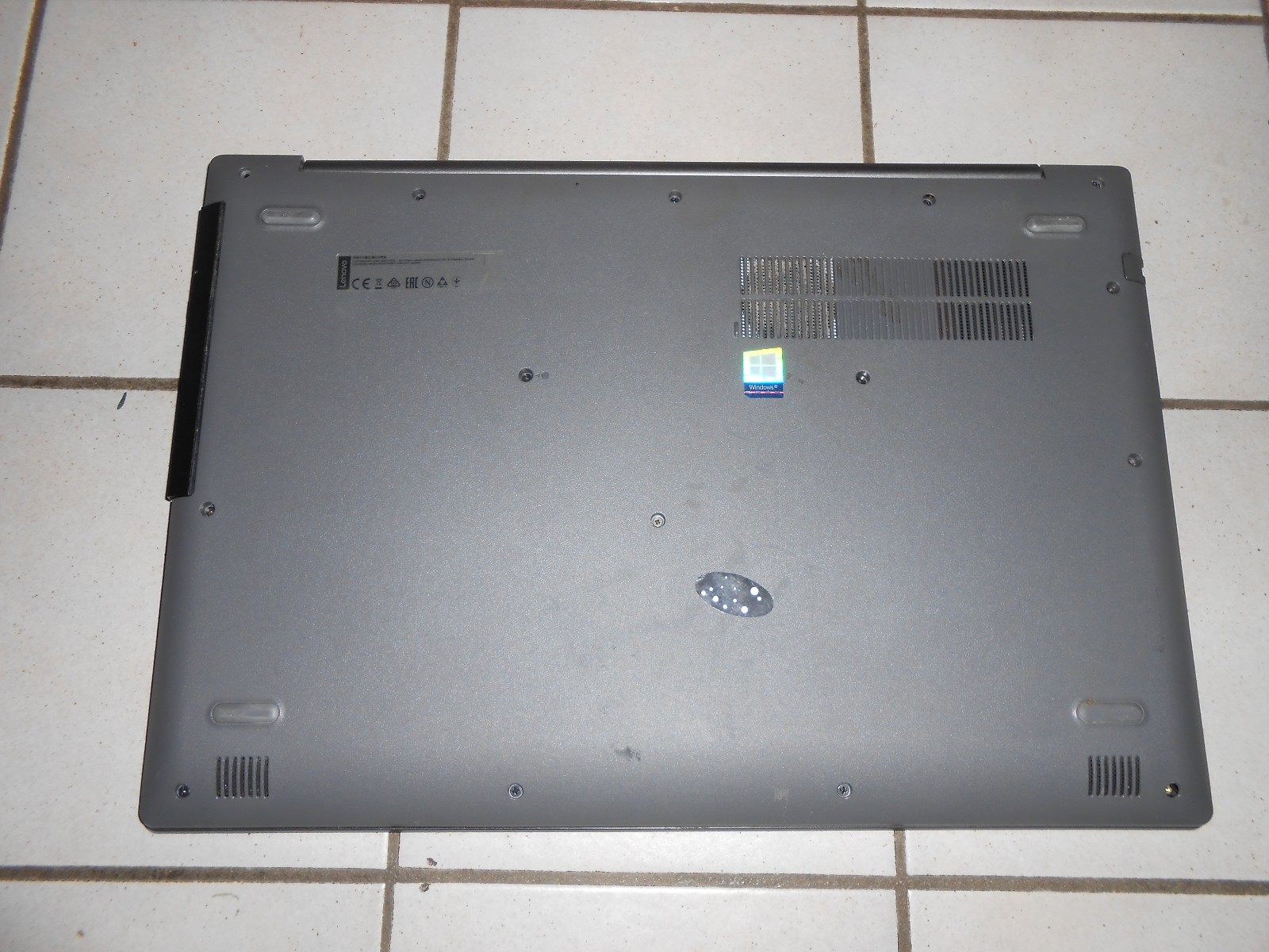 Lenovo V320-17IKP Intel Core i5-8250U 4x 1.6GHz, 8GB, 240GB SSD, Linux Laptop