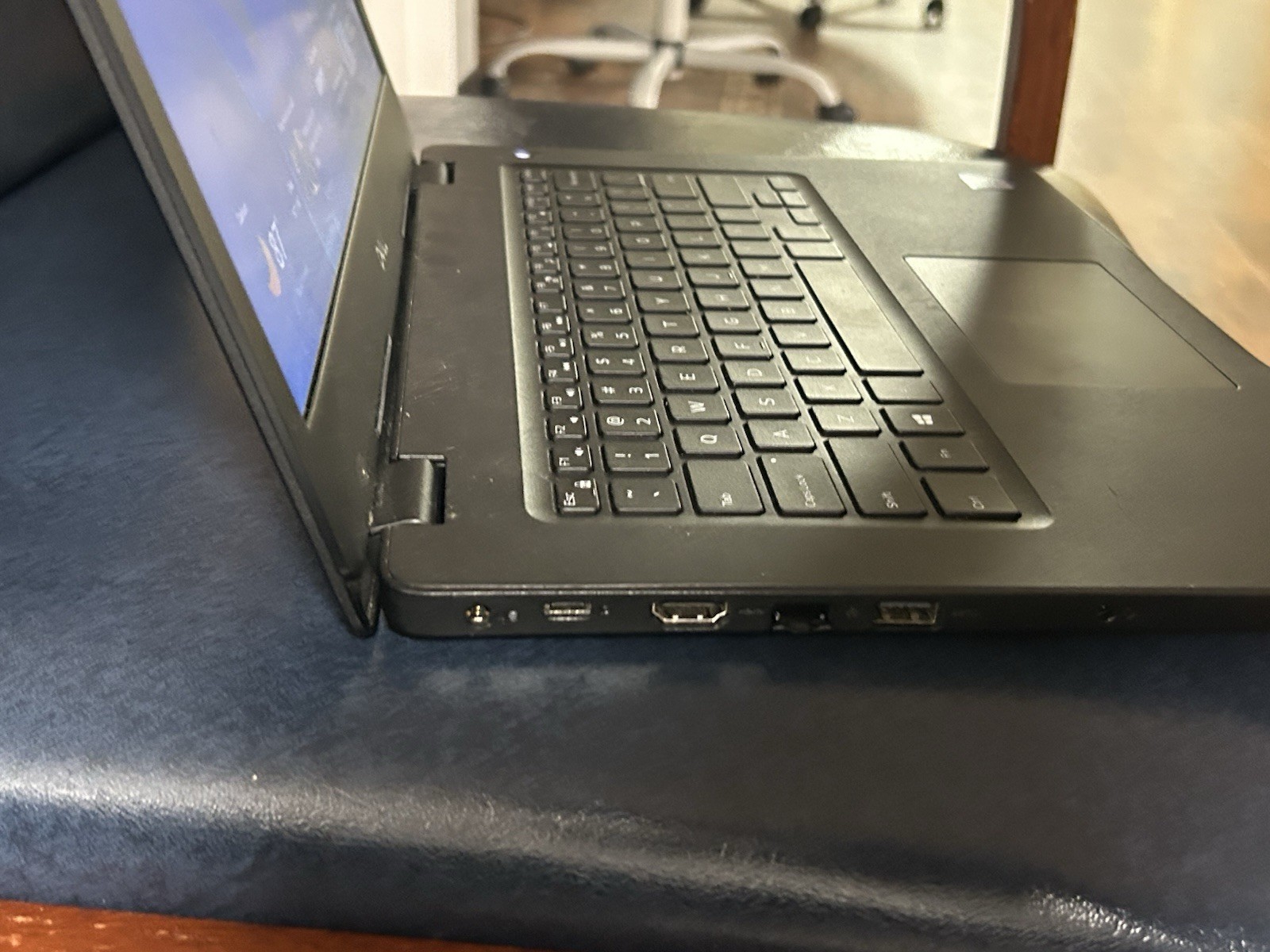Dell Latitude 3490 14 in i5-8250U 8GB RAM 466GB HDD Win 11 Pro Black