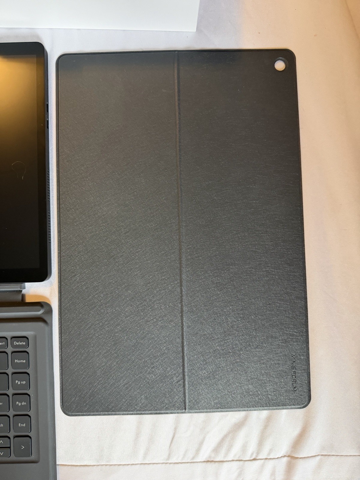Minisforum V3 14″ 165Hz Tablet Computer (Ryzen 7 8840u, 32GB RAM, 1TB SSD)