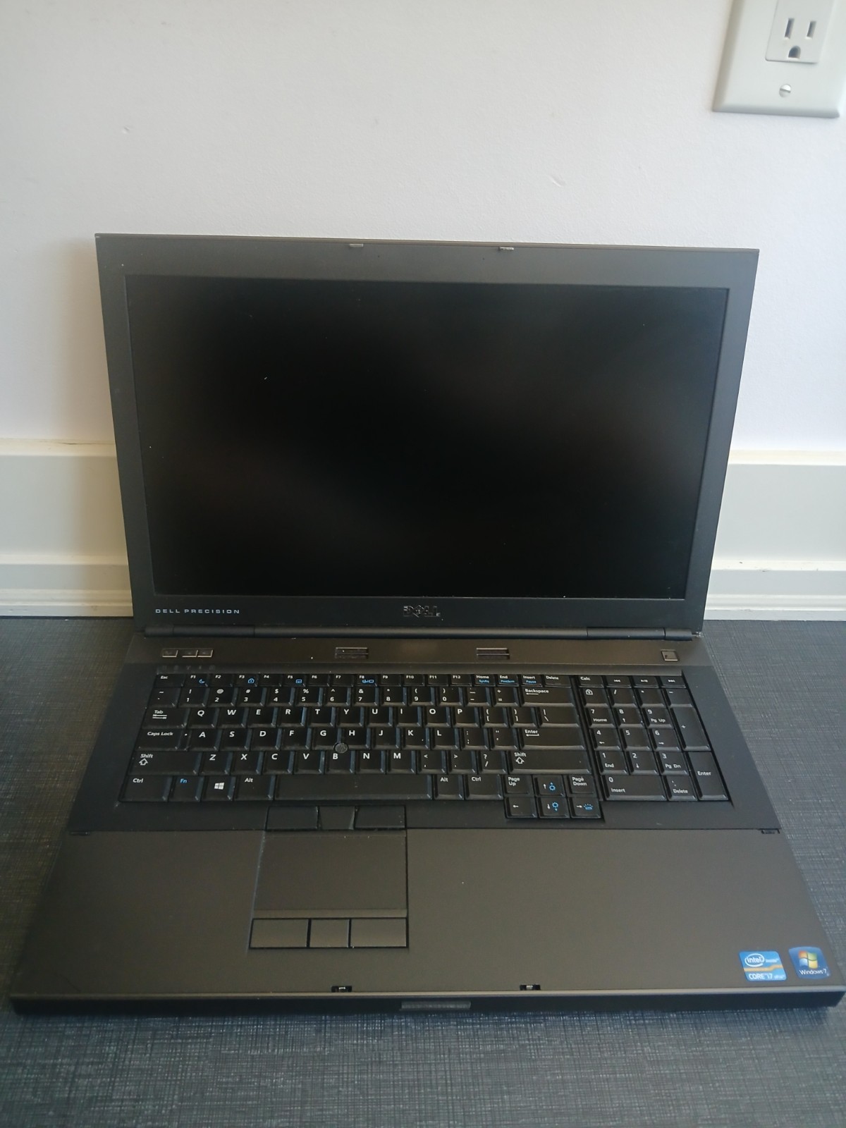 Dell Precision M6600 17.3″ i7-2860QM 32GB RAM 320GB HDD NVIDIA w/AC Adapter