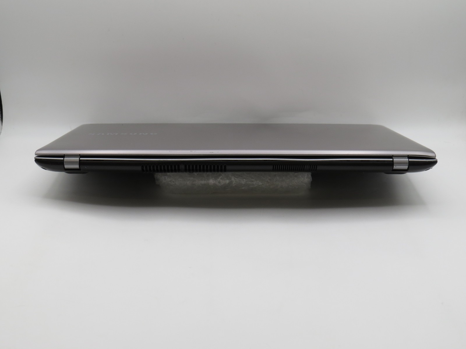 Samsung 303C | i7-3537U @ 2GHz | 8GB DDR2 | 15.6″ display | No HDD/OS/AC Parts