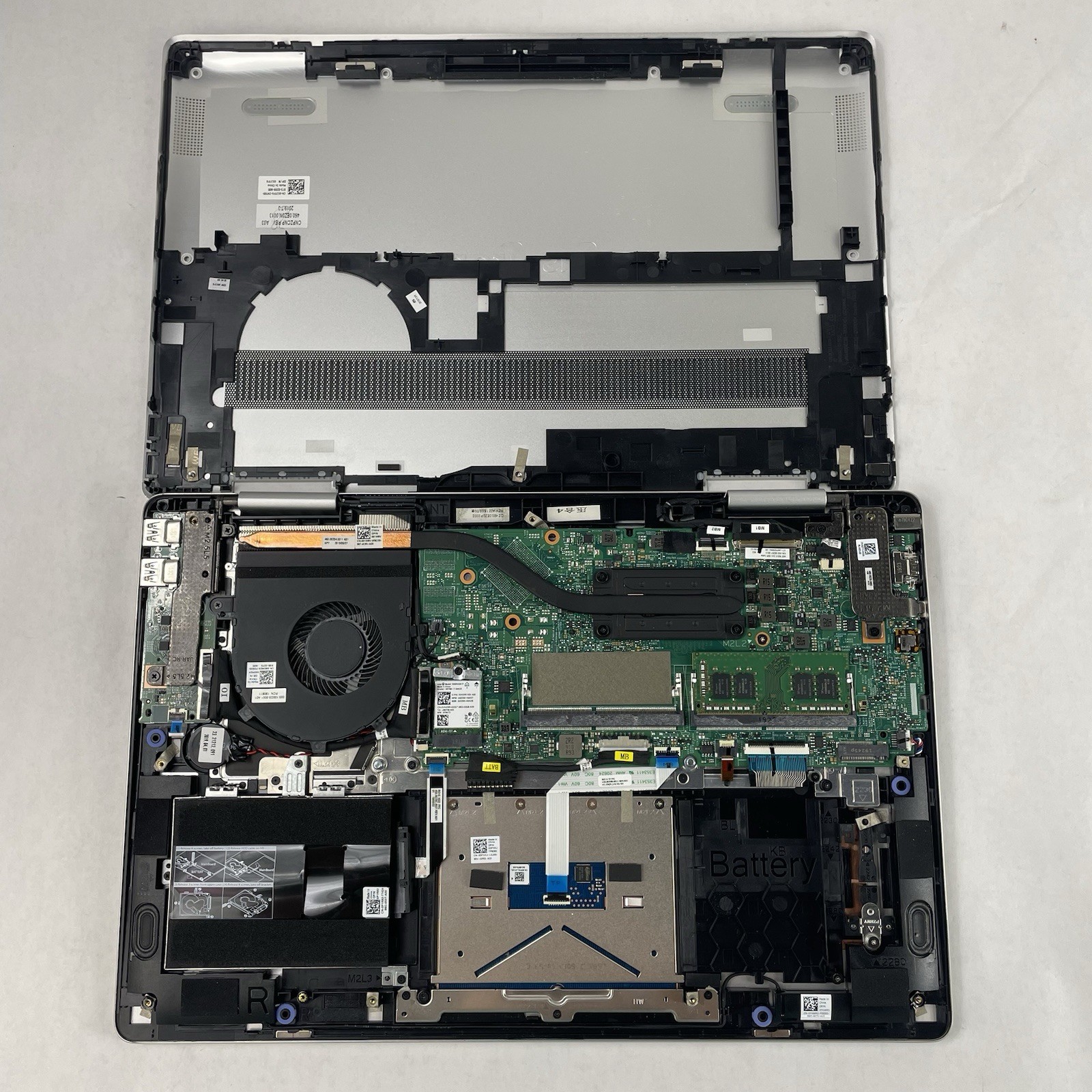 Dell Inspiron 7586 15.6″ i5-8265U 1.60 GHz 8 GB RAM No SSD/OS/AC/Batt