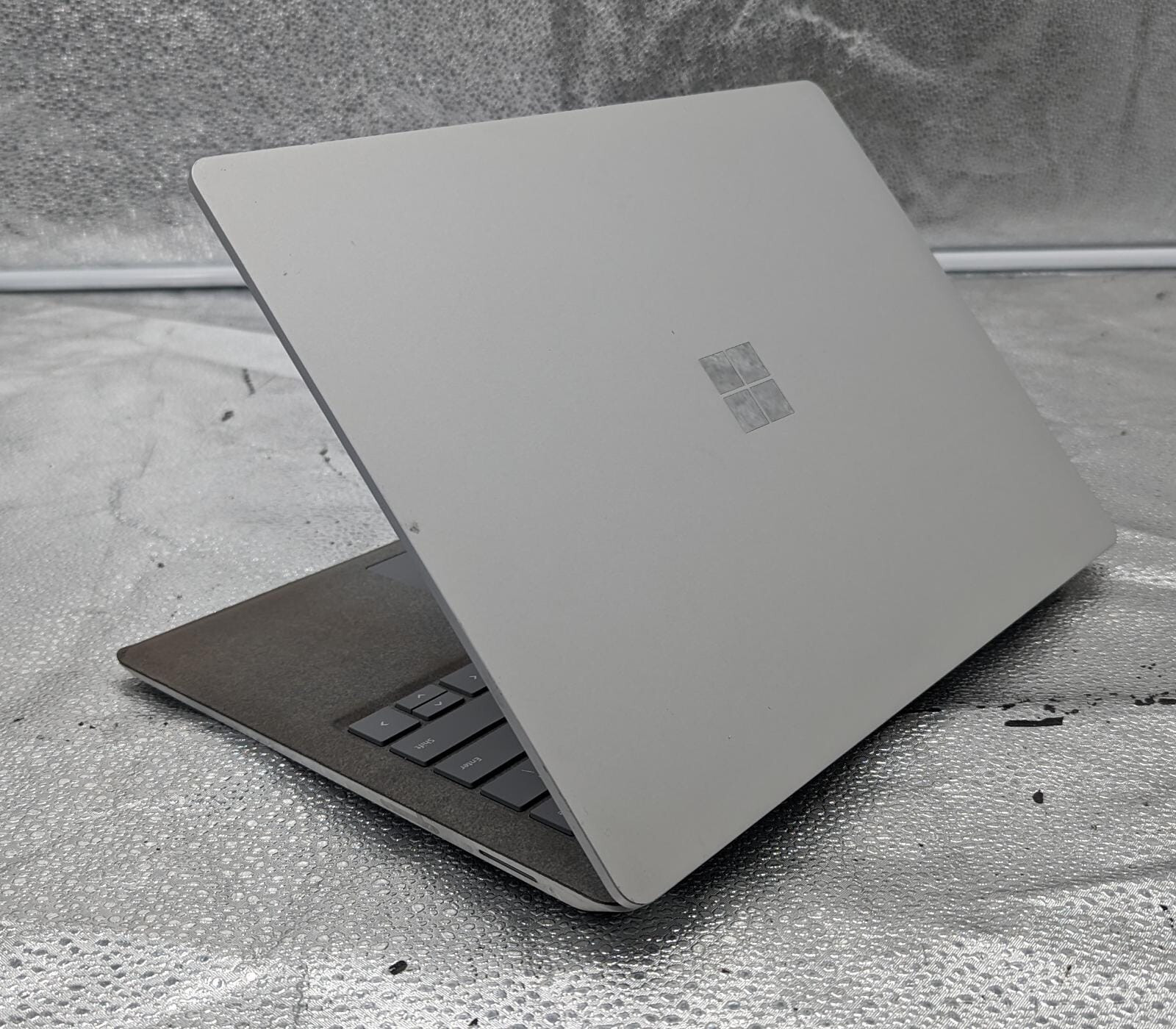 Microsoft Surface Laptop 13.5″ 256GB 8G Intel Core i5 7th Gen. 2.60 GHz *READ*