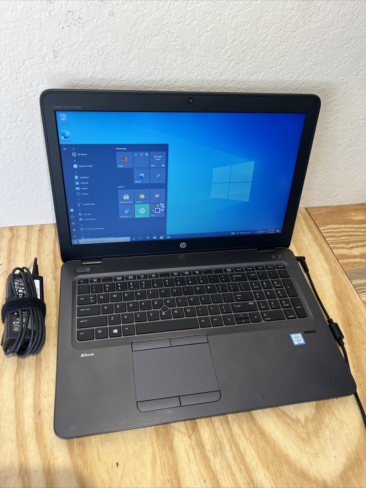 Hp ZBook 15u G3 I7-6500U-2.5GHz .256 SSD-16GB Ram , Read Description