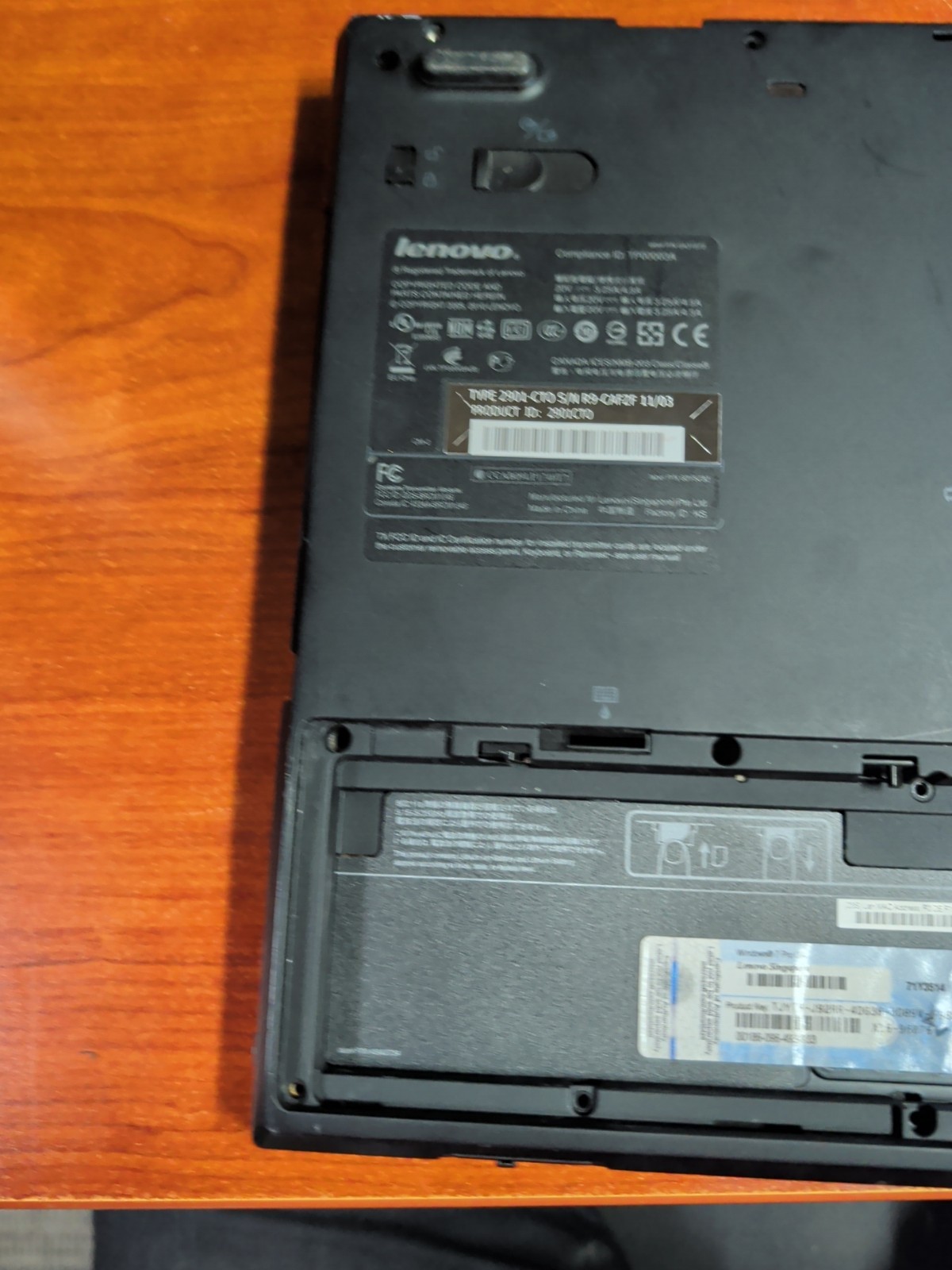 LENOVO THINKPAD T410S – FOR PARTS – INTEL CORE I5 See Pics. Parts****
