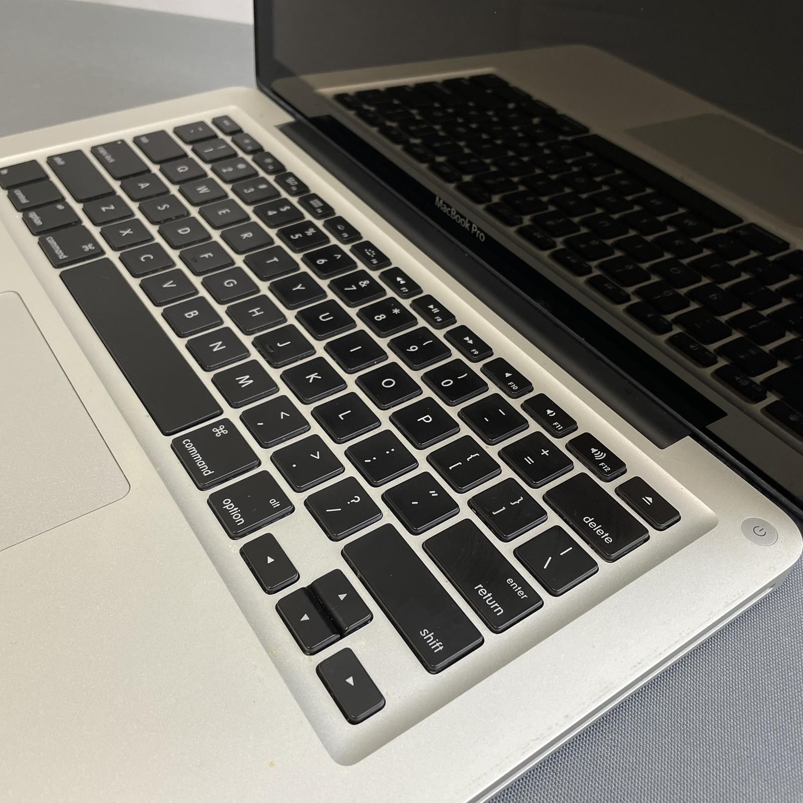 APPLE MacBook Pro A1278 13″ 2010, Core i5, 4 GB RAM, 500GB HDD | 303 Cycles