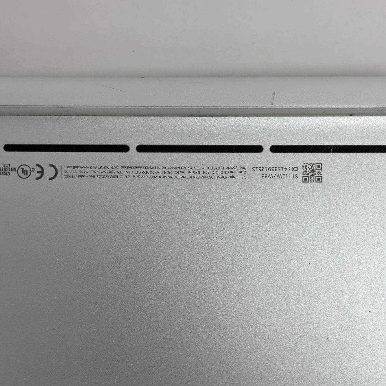 Broken Dell XPS 7390 13.4″ i7-1065G7 1.3GHz 16GB RAM 256GB SSD LCD Spot
