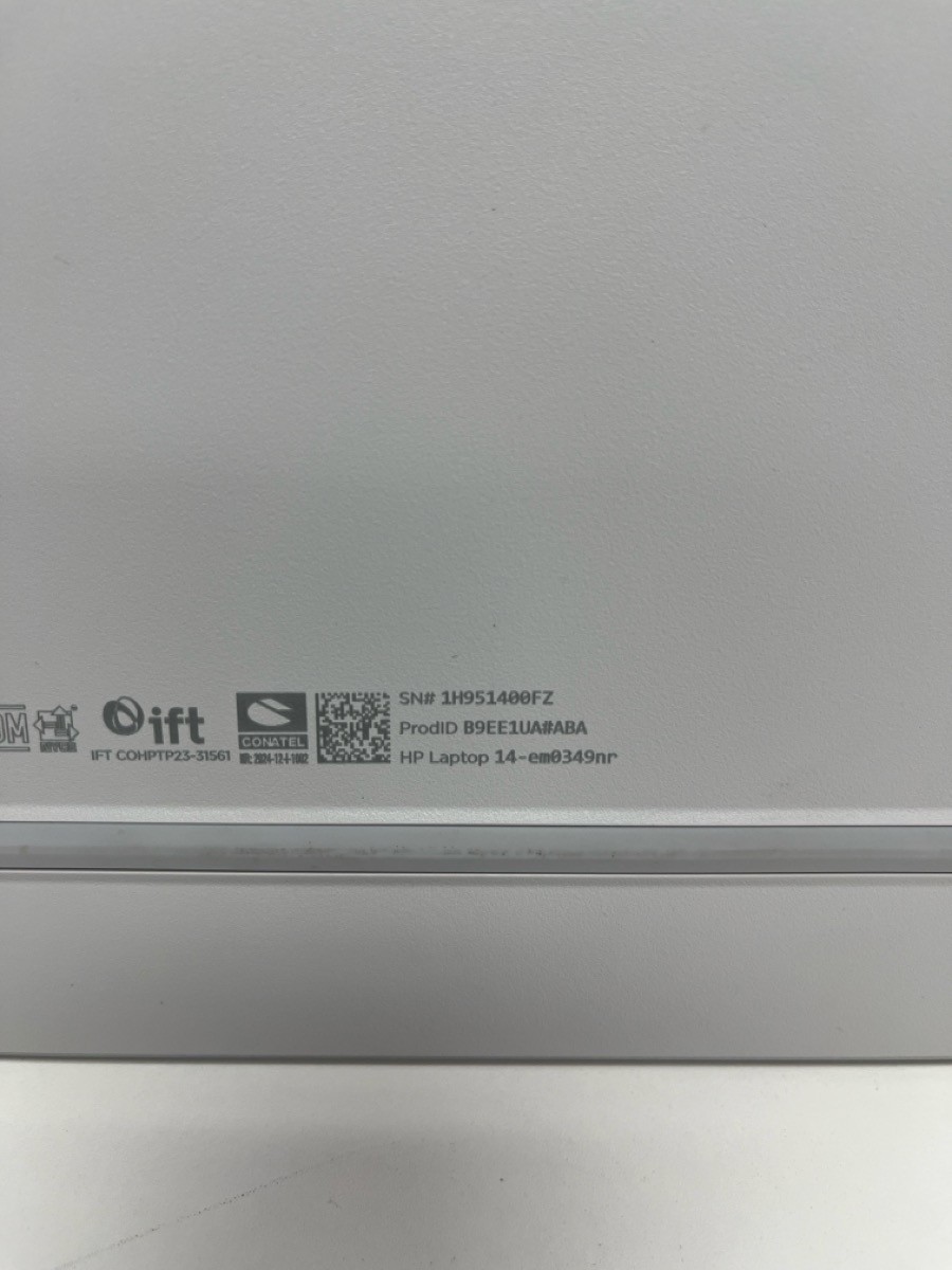 Windows 11, Amd Ryzen 3, 8 (CPU)@2.4ghz, 4gb ram and 256 SSD. Inclu (P04024390)