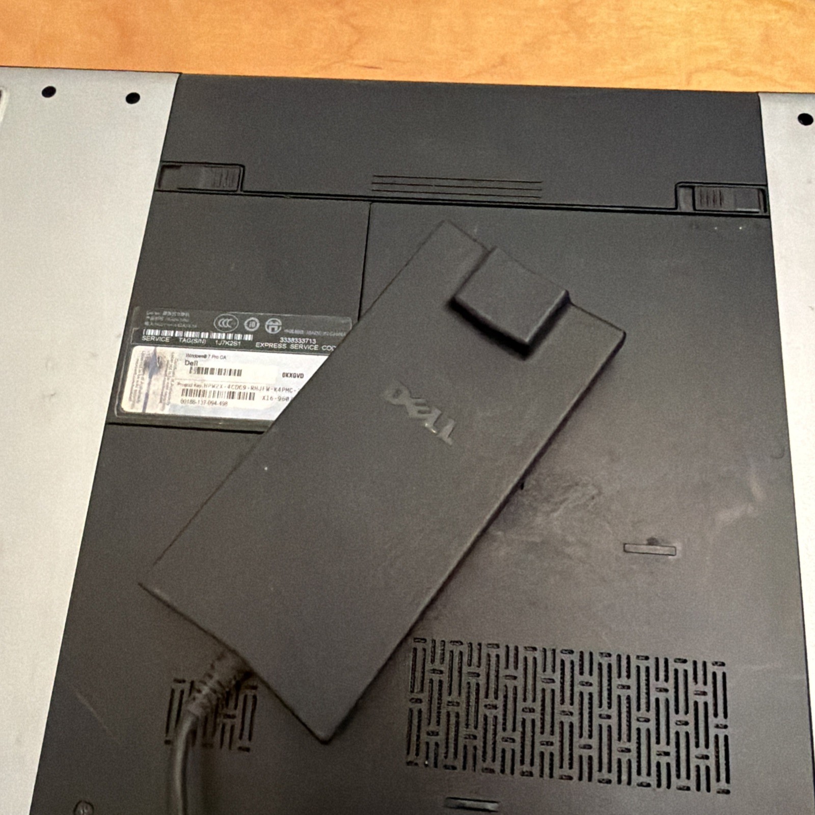 Dell Vostro 3750 17.3″ Windows 7 Pro Laptop Intel i5-2410 4gb 320gb HDD DVD