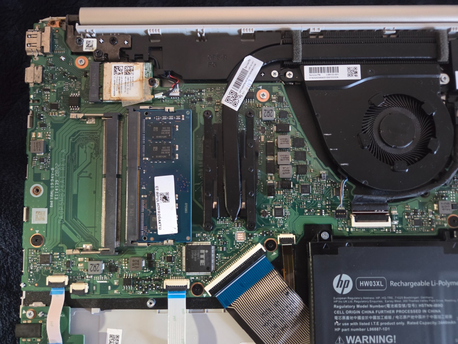 HP 15z-EF1000 15.6″HD Core AMD Athlon 3150U 2.4GHz 8GB + Charger