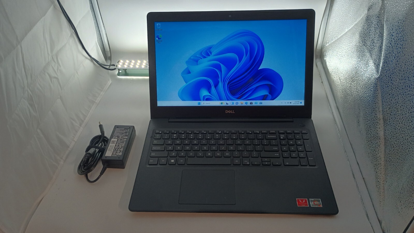 Inspiron3585 Gamer w/charger.Ryzen3.Radeon.16GB.256GB SSD.15.6″ Touch.Mint!