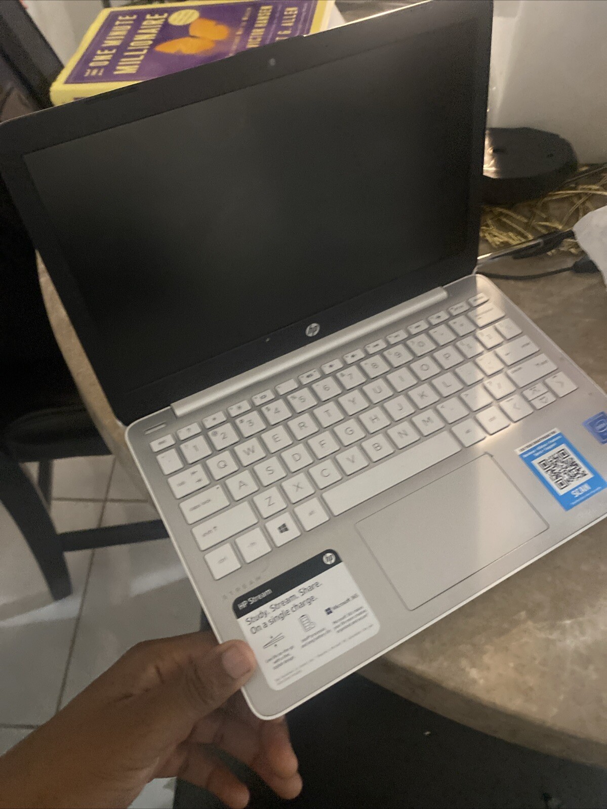 HP 14-cf2112wm Stream 14″ HD Celeron N4020 1.1GHz Intel UHD Graphics 600 4GB RAM