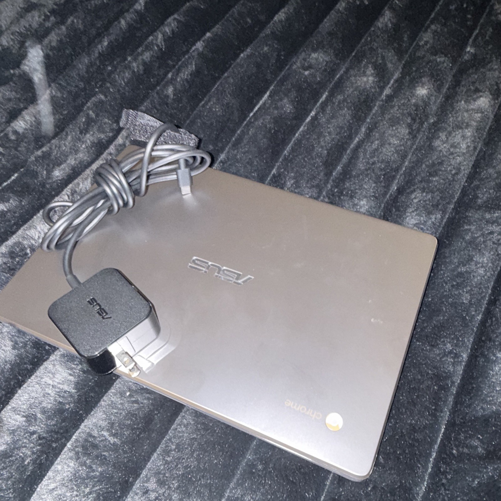ASUS Chromebook 11.6″ Silver Intel Celeron 4GB 32GB eMMC Chrome OS Charger