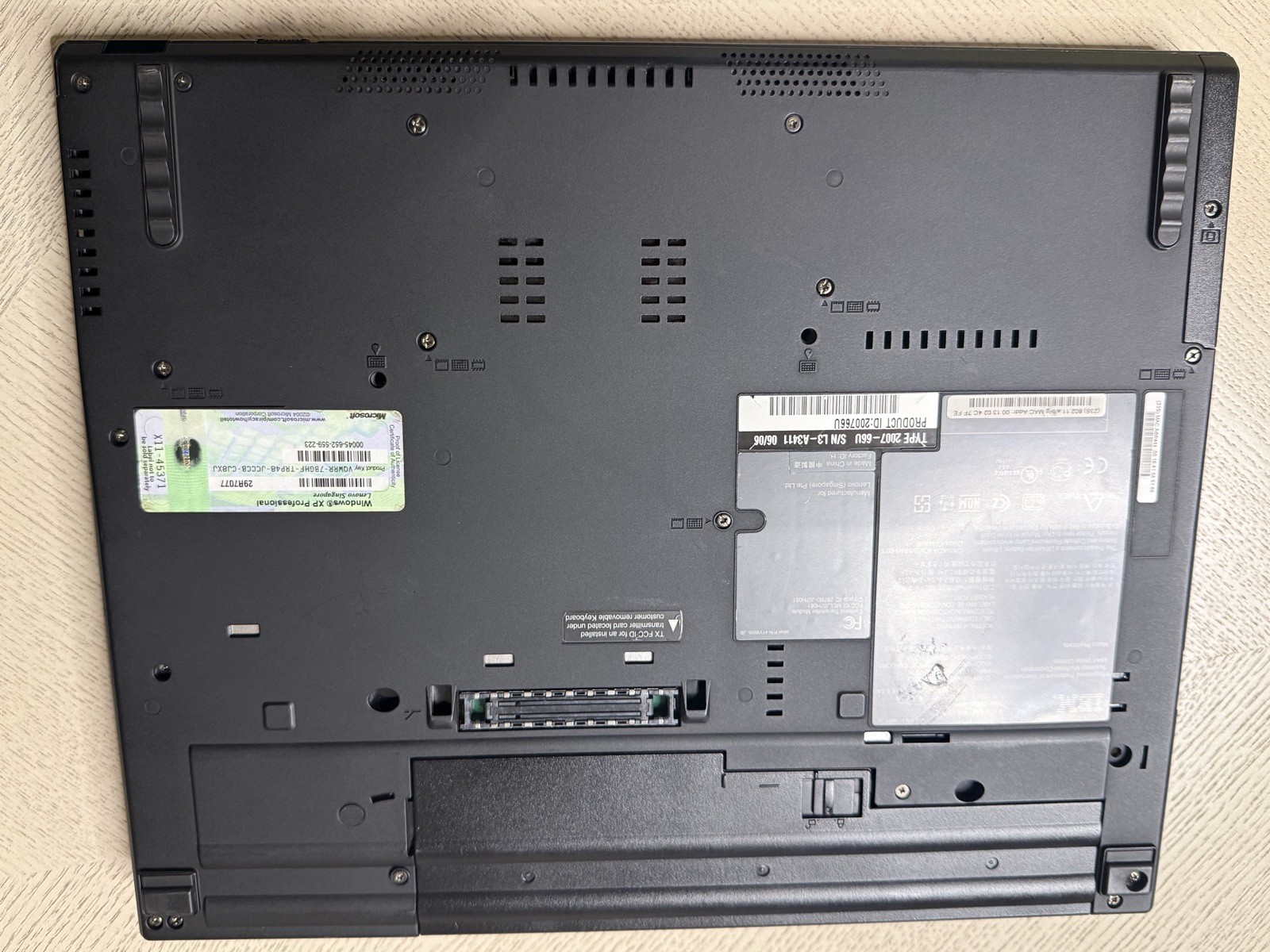 IBM Lenovo ThinkPad T60 Type 2007-66U – FOR PARTS / NOT WORKING – No HDD