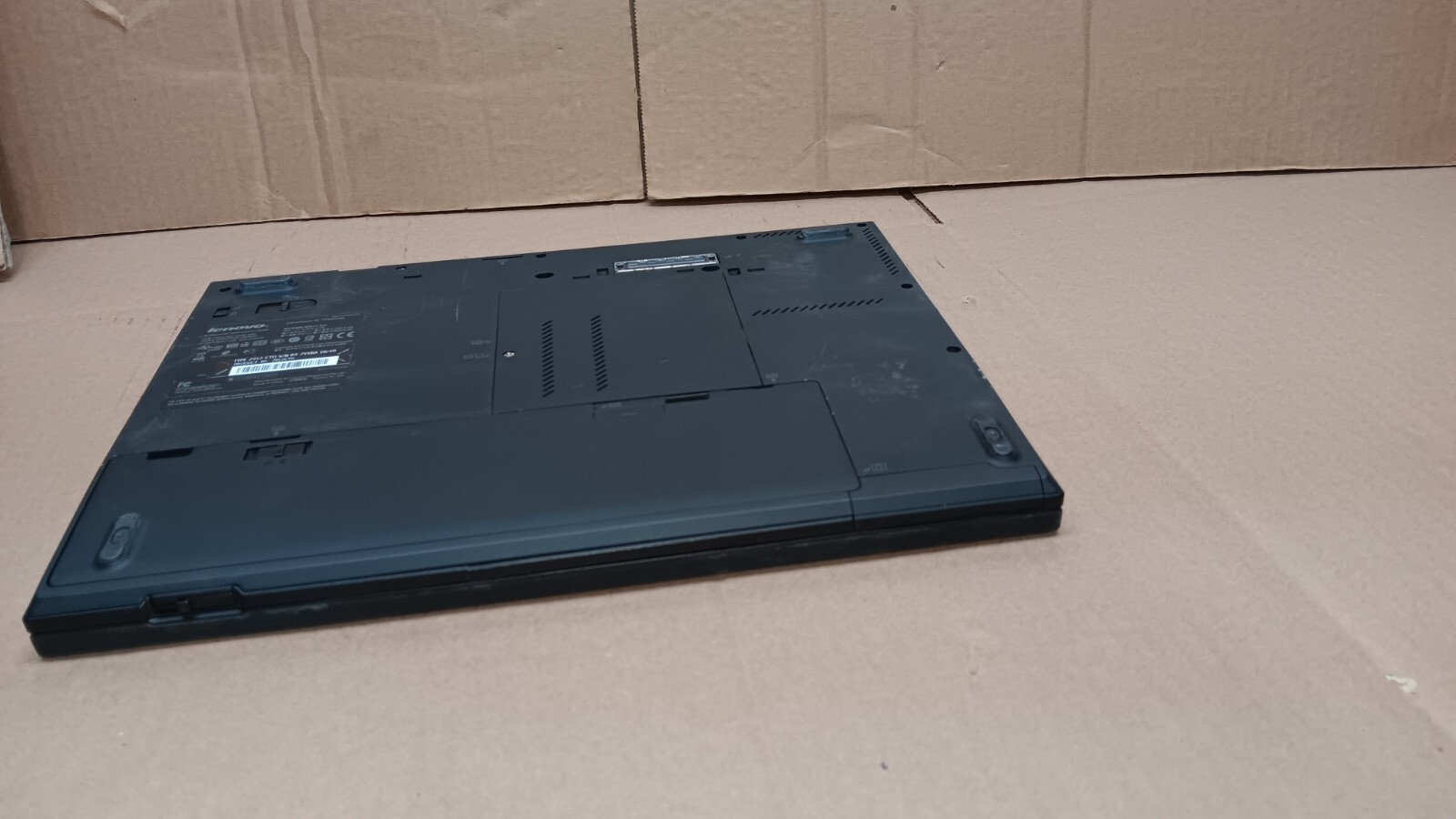 Lenovo Thinkpad T410s Laptop Core i5 @ 2.40 GHz 14″ LCD Screen Windows 7 pro DVD