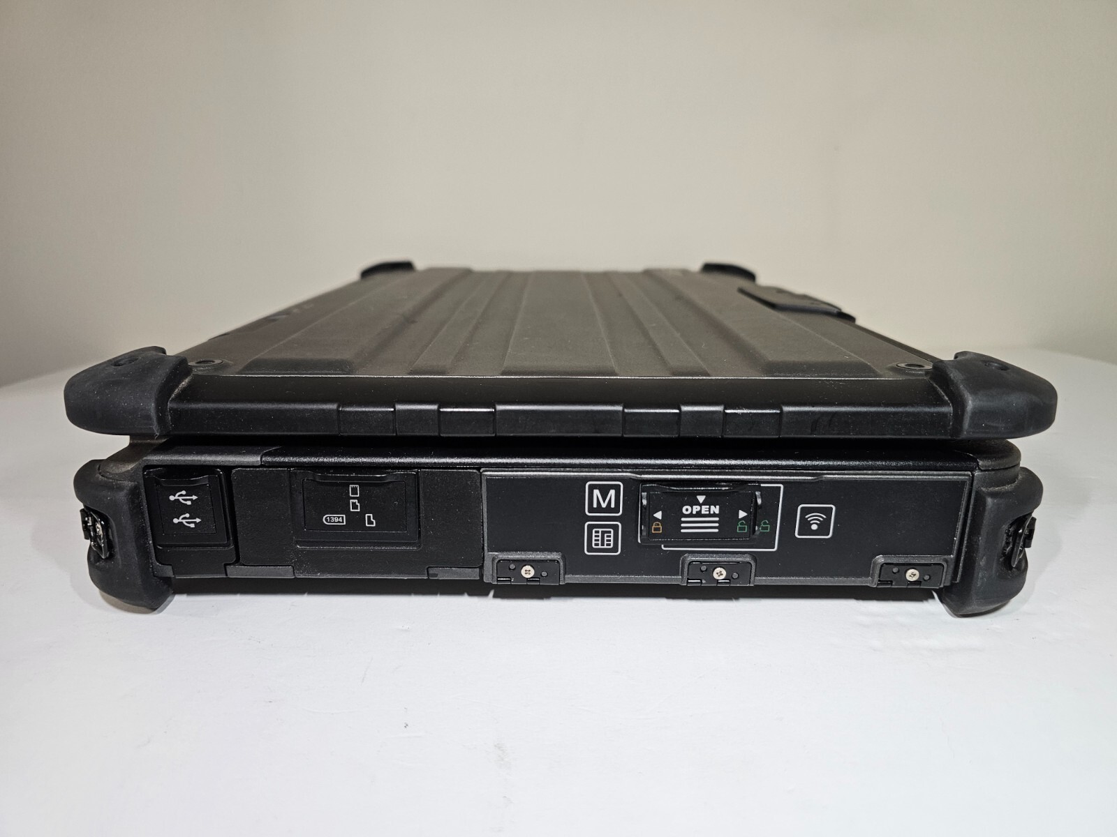 GETAC X500 G2 Rugged 15.6″ / i7-4600U 2.90GHz / 16GB RAM / 1050GB SSD / +CHARGER