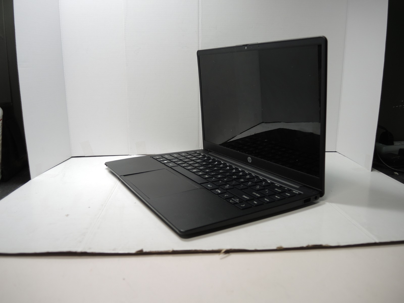 HP Laptop 14z-em000 Laptop (Parts Only) – Dead Board, Cracked Screen, No RAM/SSD
