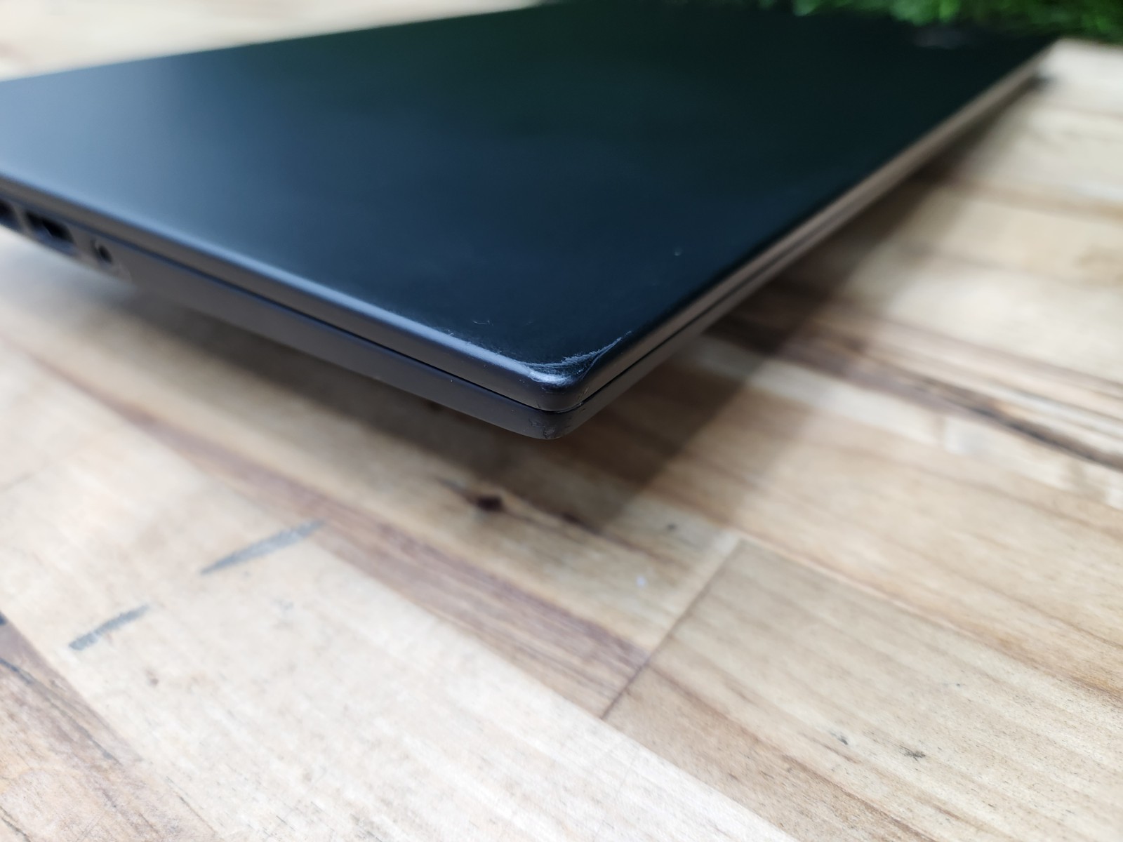 Lenovo ThinkPad X1 Carbon Gen 8 14″ QHD i7-10610U 16GB 256GB SSD Windows 11 Pro~