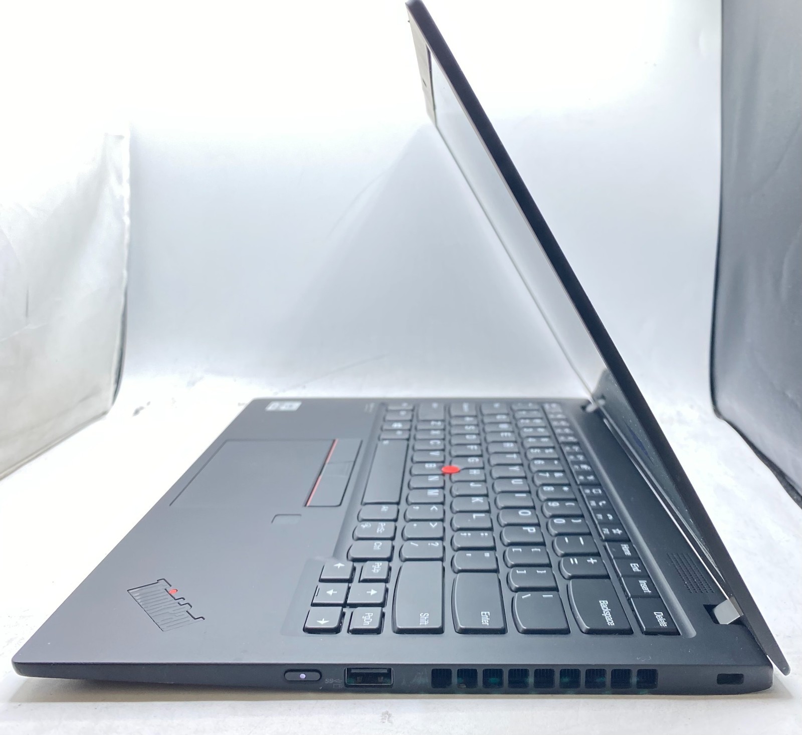 Lenovo X1 Carbon Gen 8 14″ Laptop Core i7-10610U vPro 1.80GHz 16GB RAM 512GB SSD